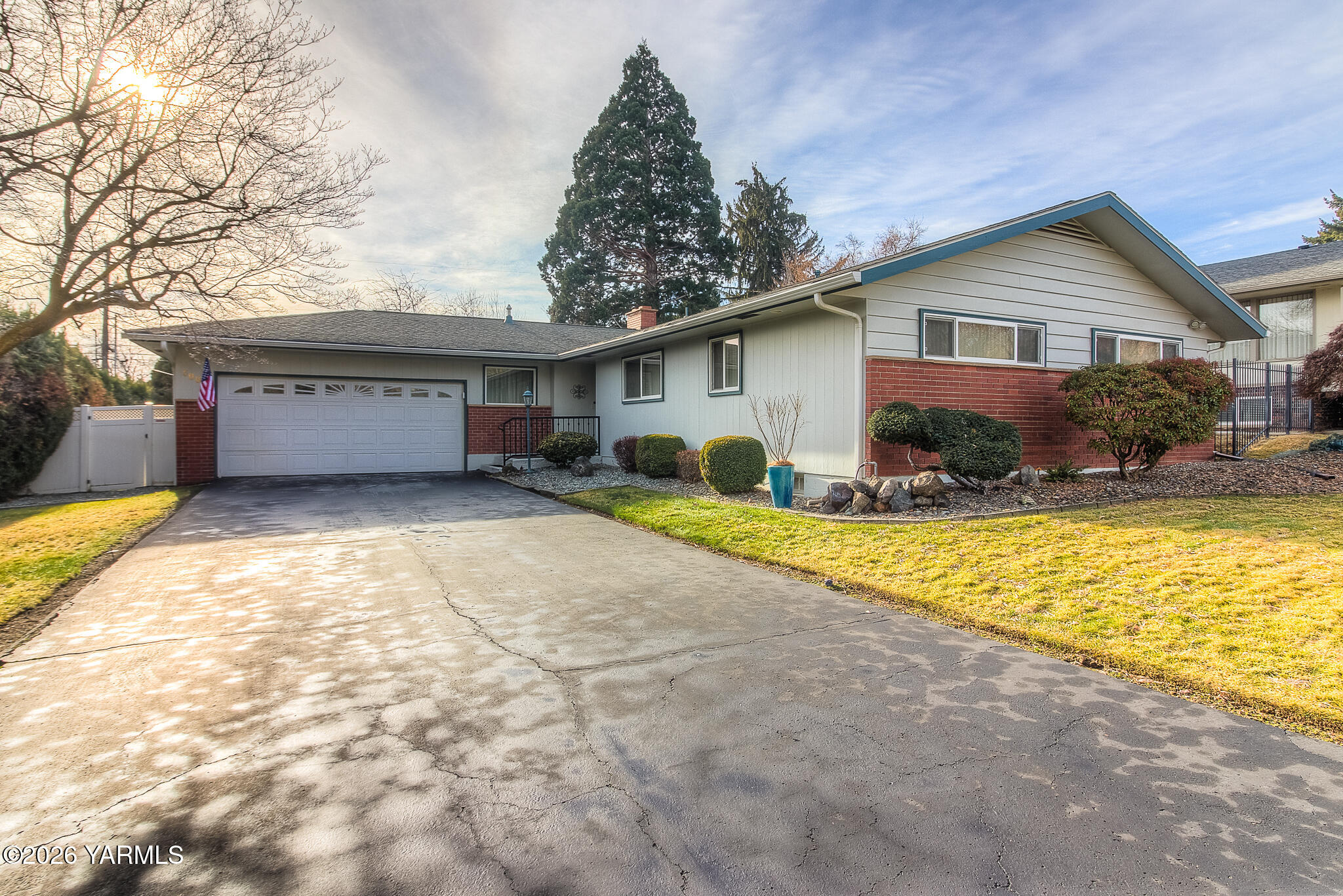 5002 Douglas Dr