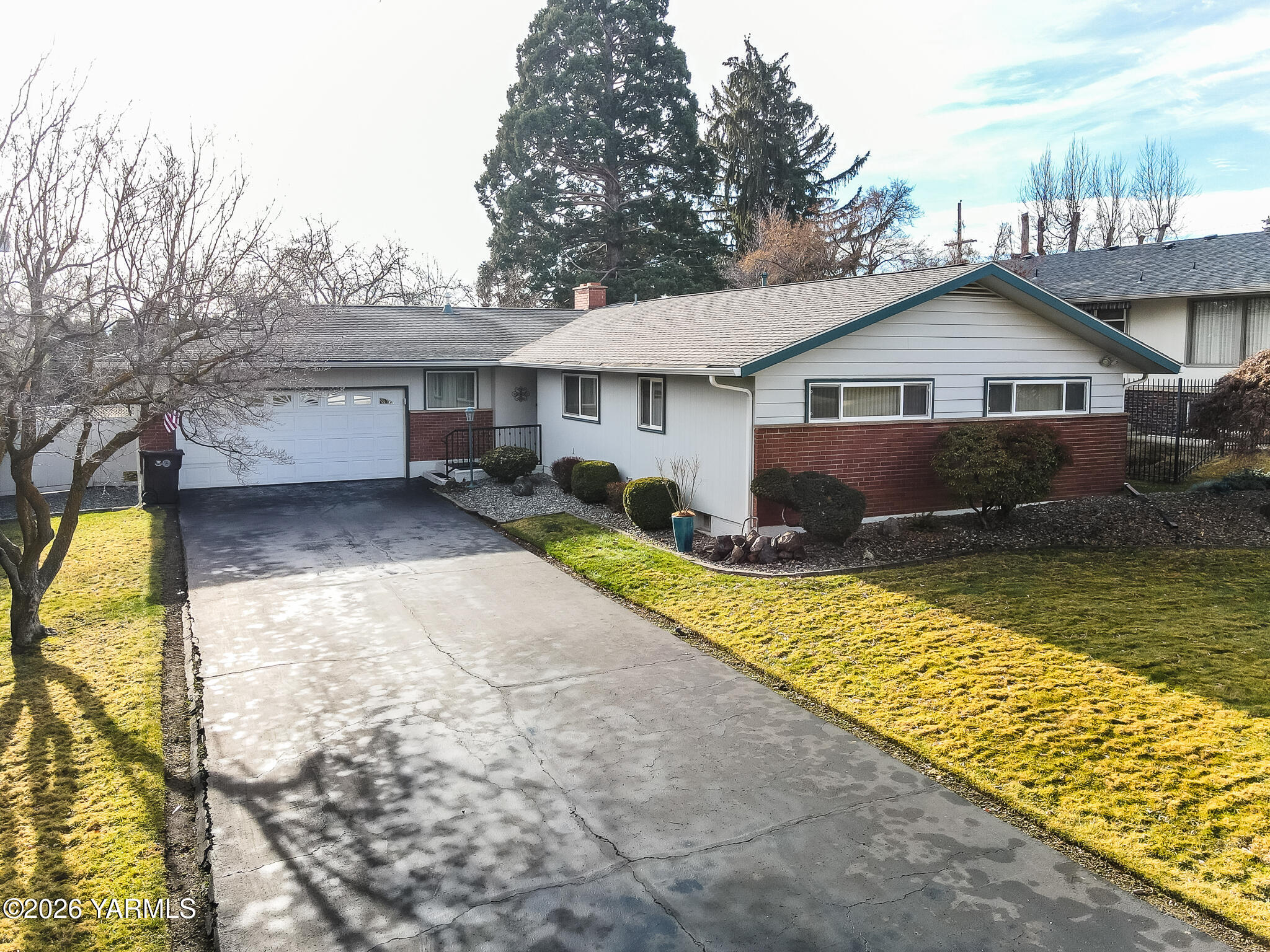 5002 Douglas Dr
