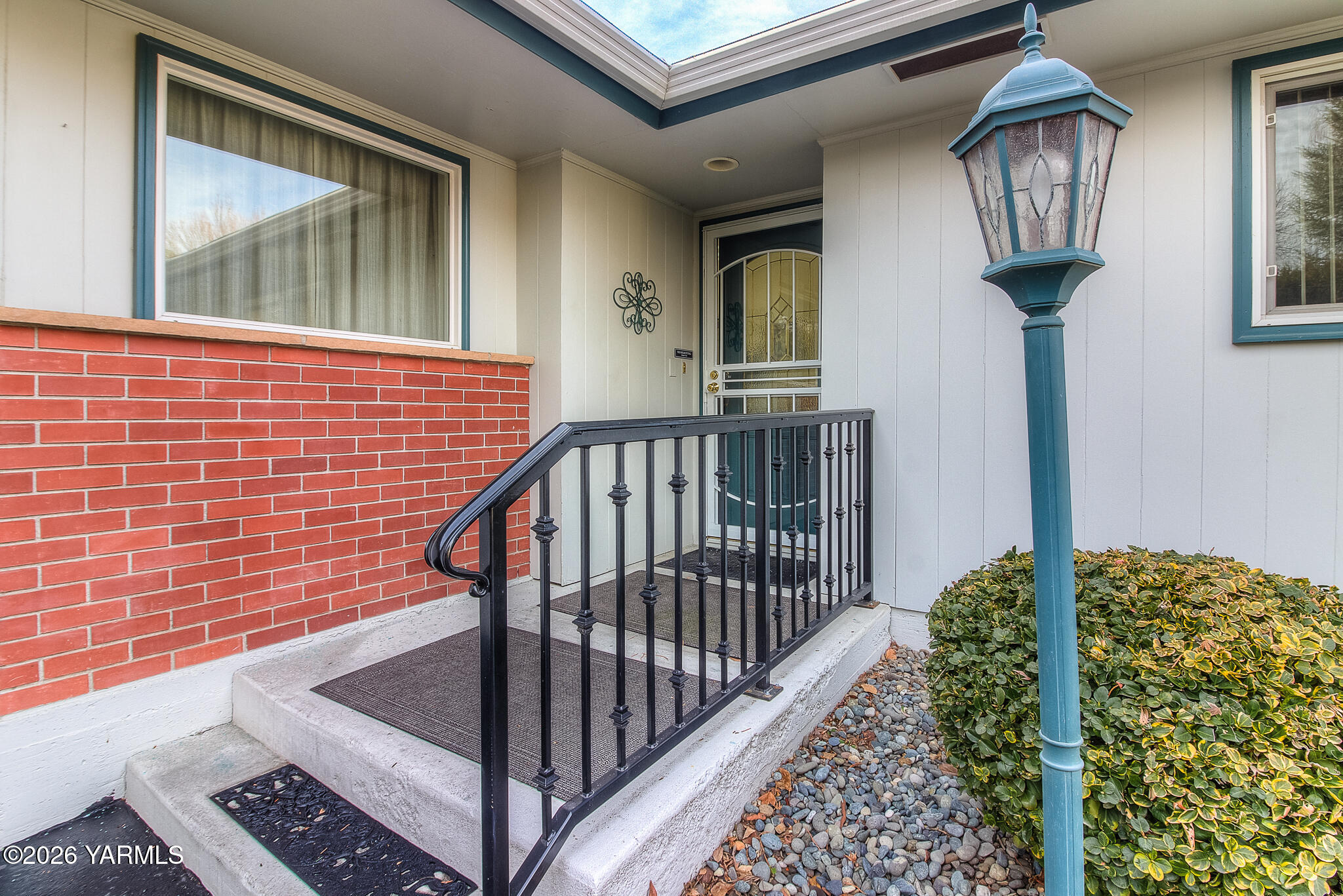 5002 Douglas Dr
