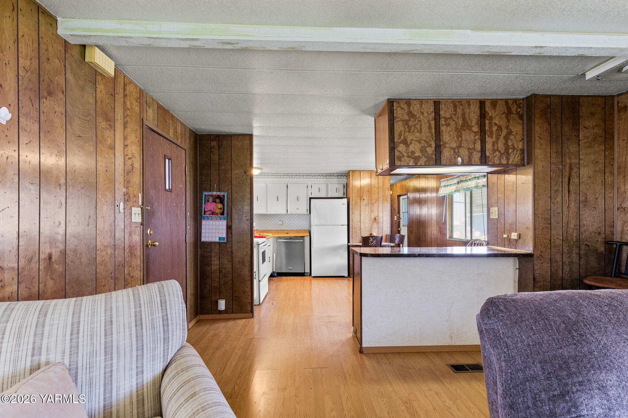 55 W Washington Ave Unit: 16