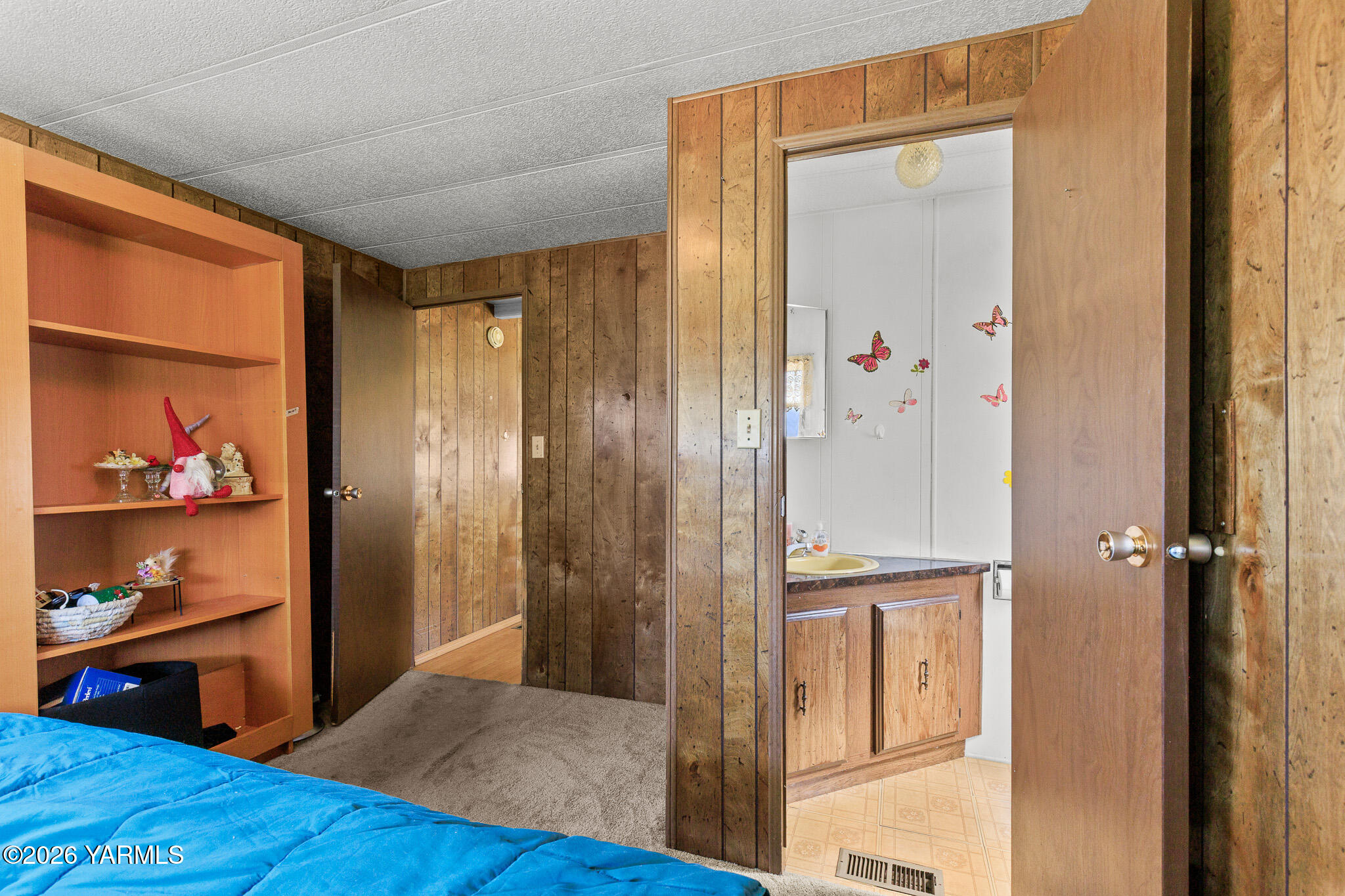 55 W Washington Ave Unit: 16