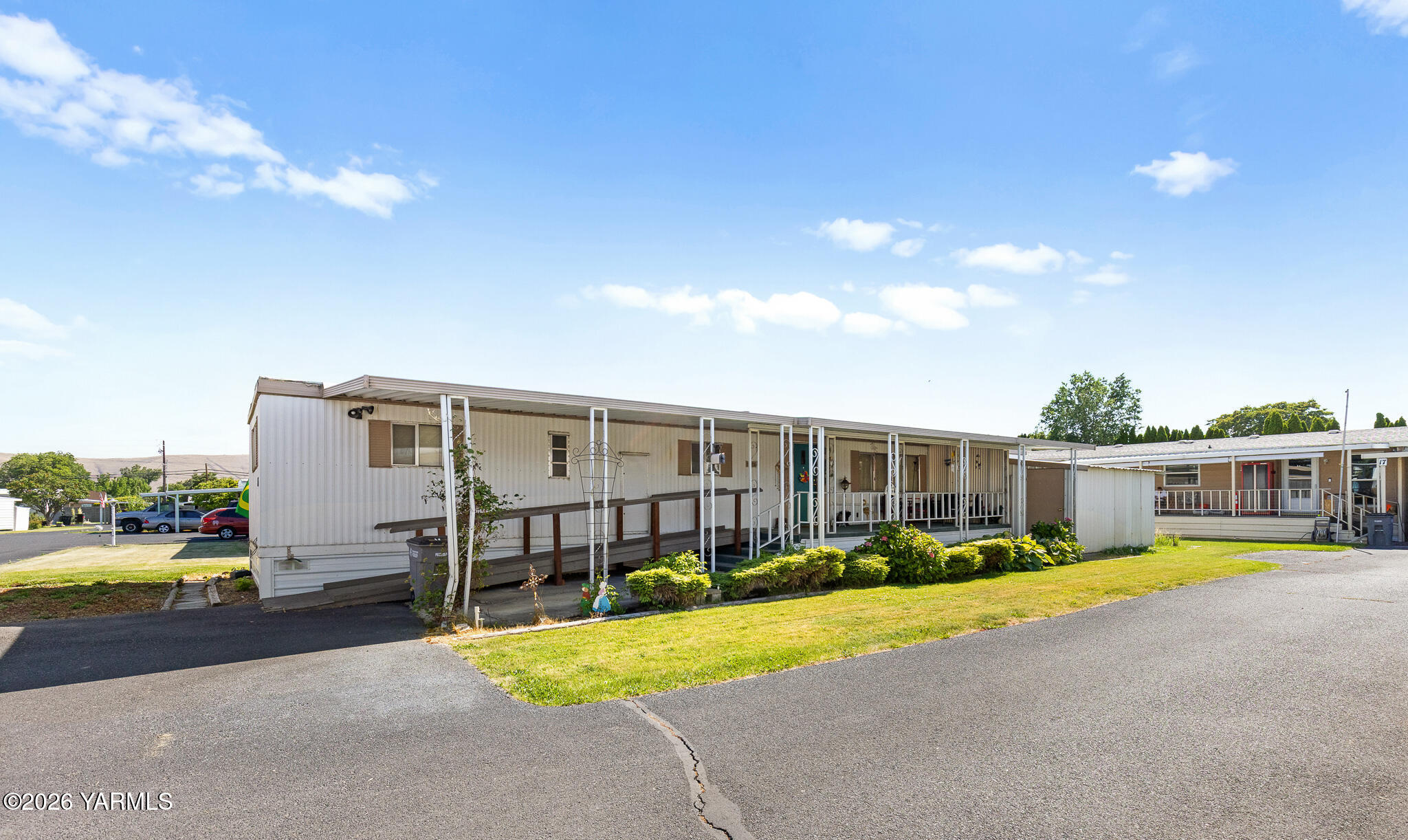 55 W Washington Ave Unit: 16