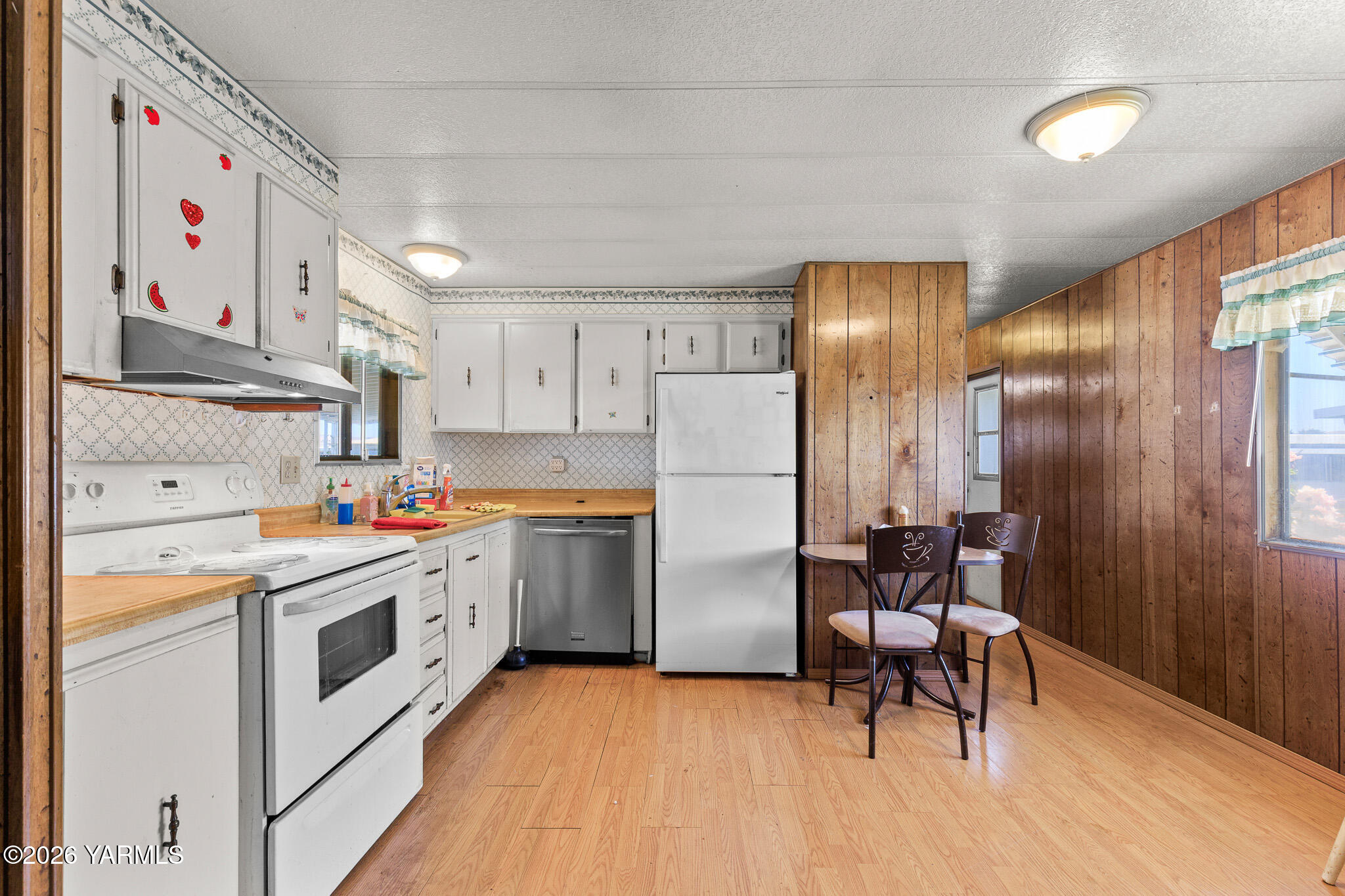 55 W Washington Ave Unit: 16