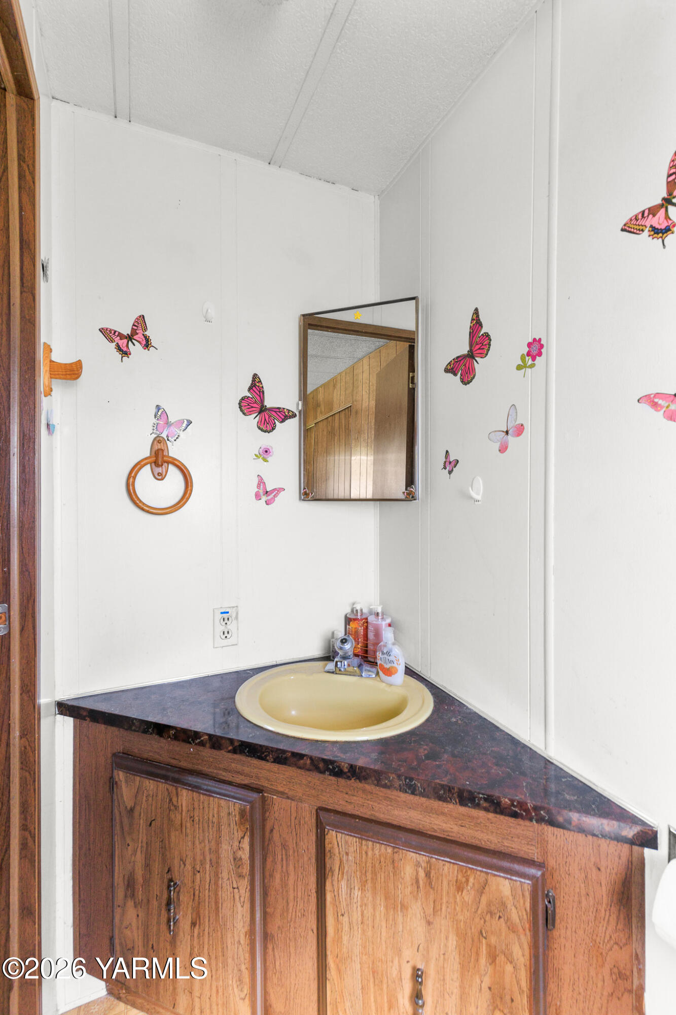 55 W Washington Ave Unit: 16