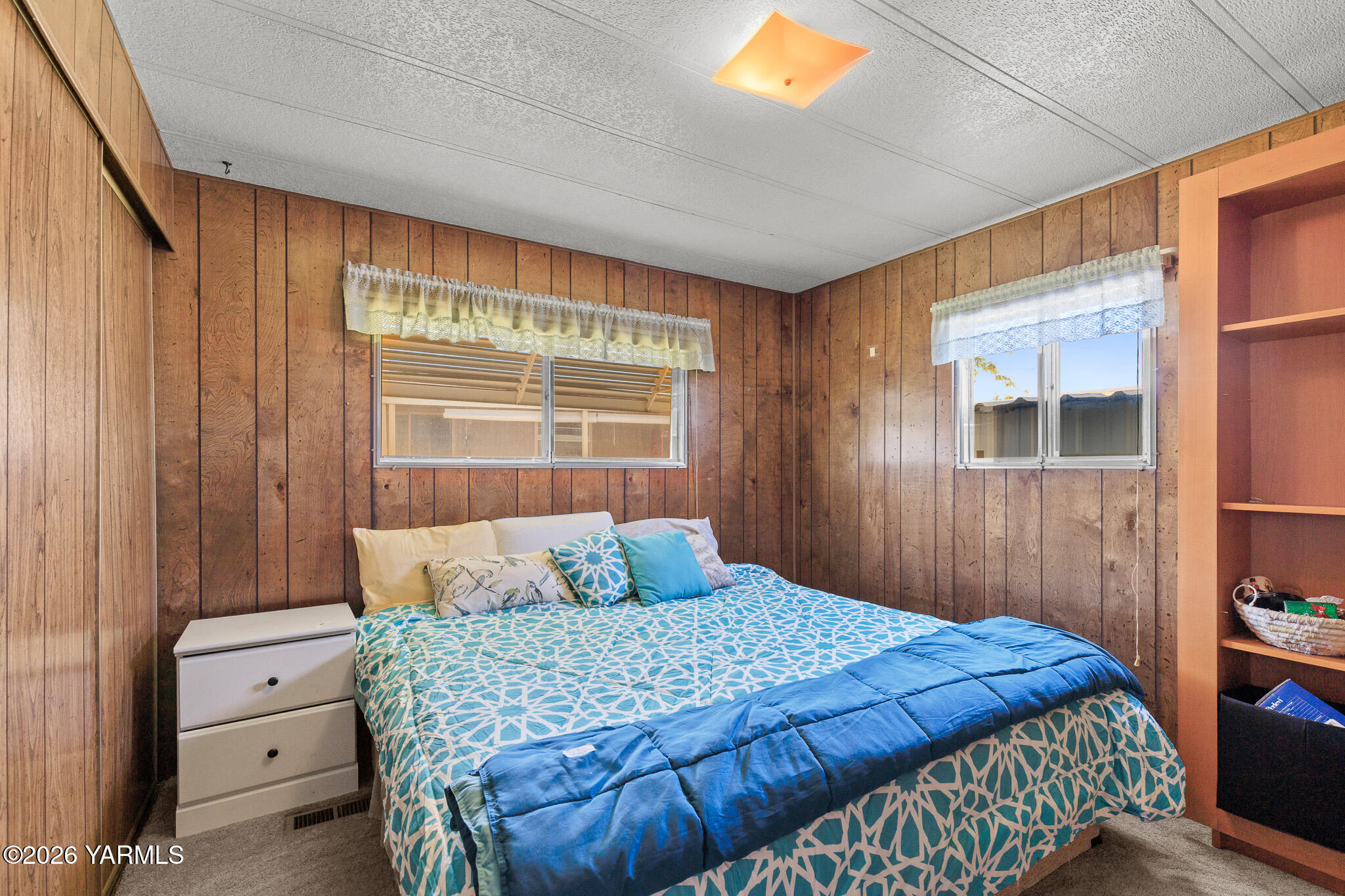 55 W Washington Ave Unit: 16