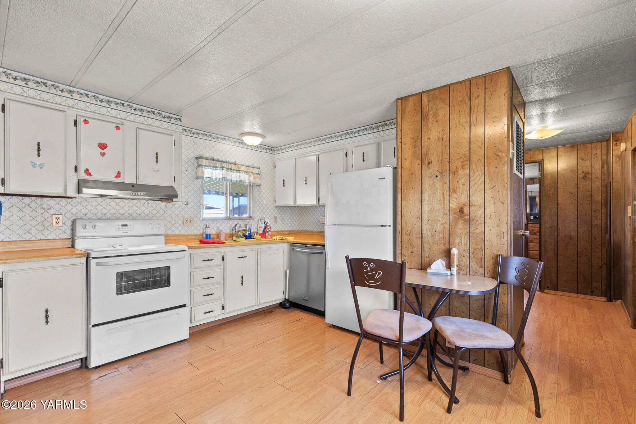 55 W Washington Ave Unit: 16