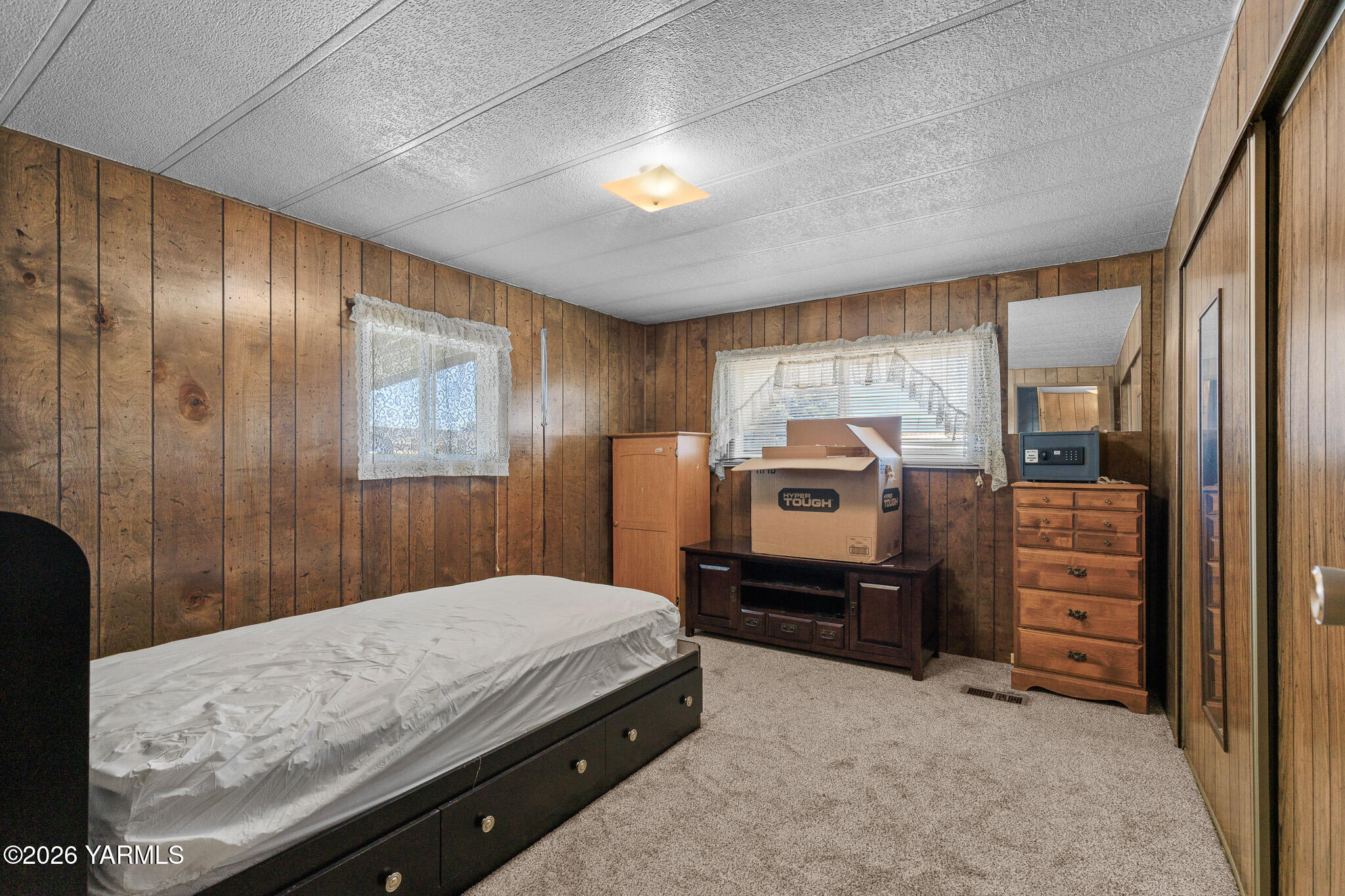 55 W Washington Ave Unit: 16