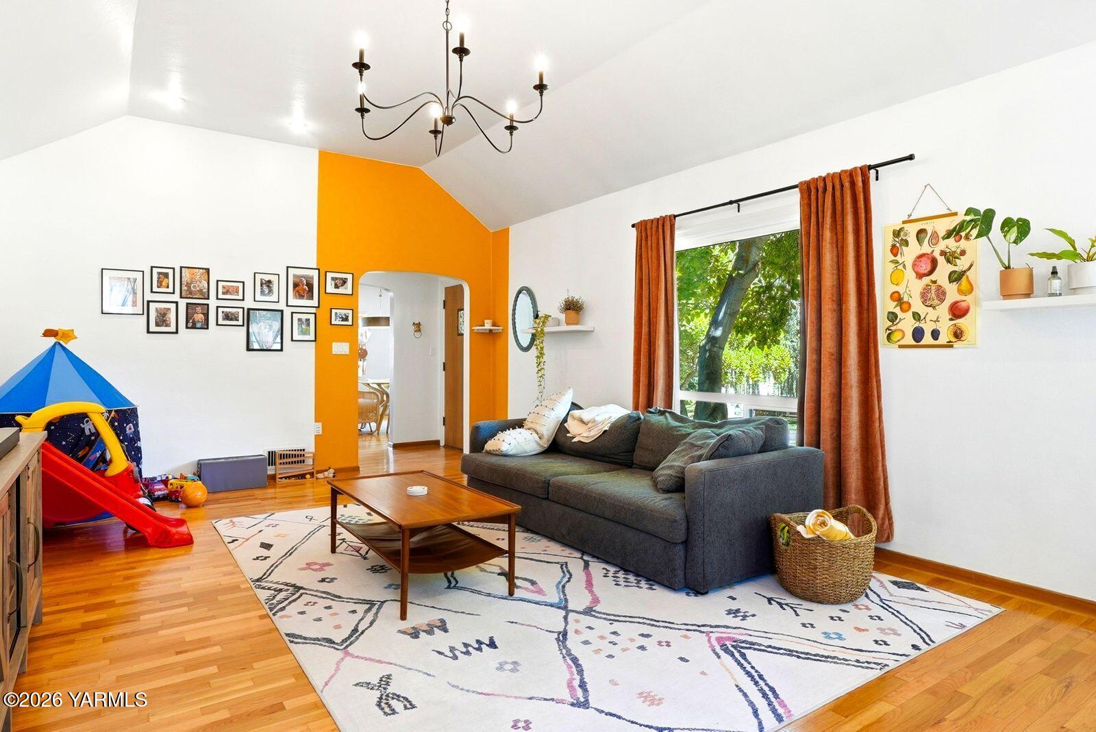 216 N 25th Ave