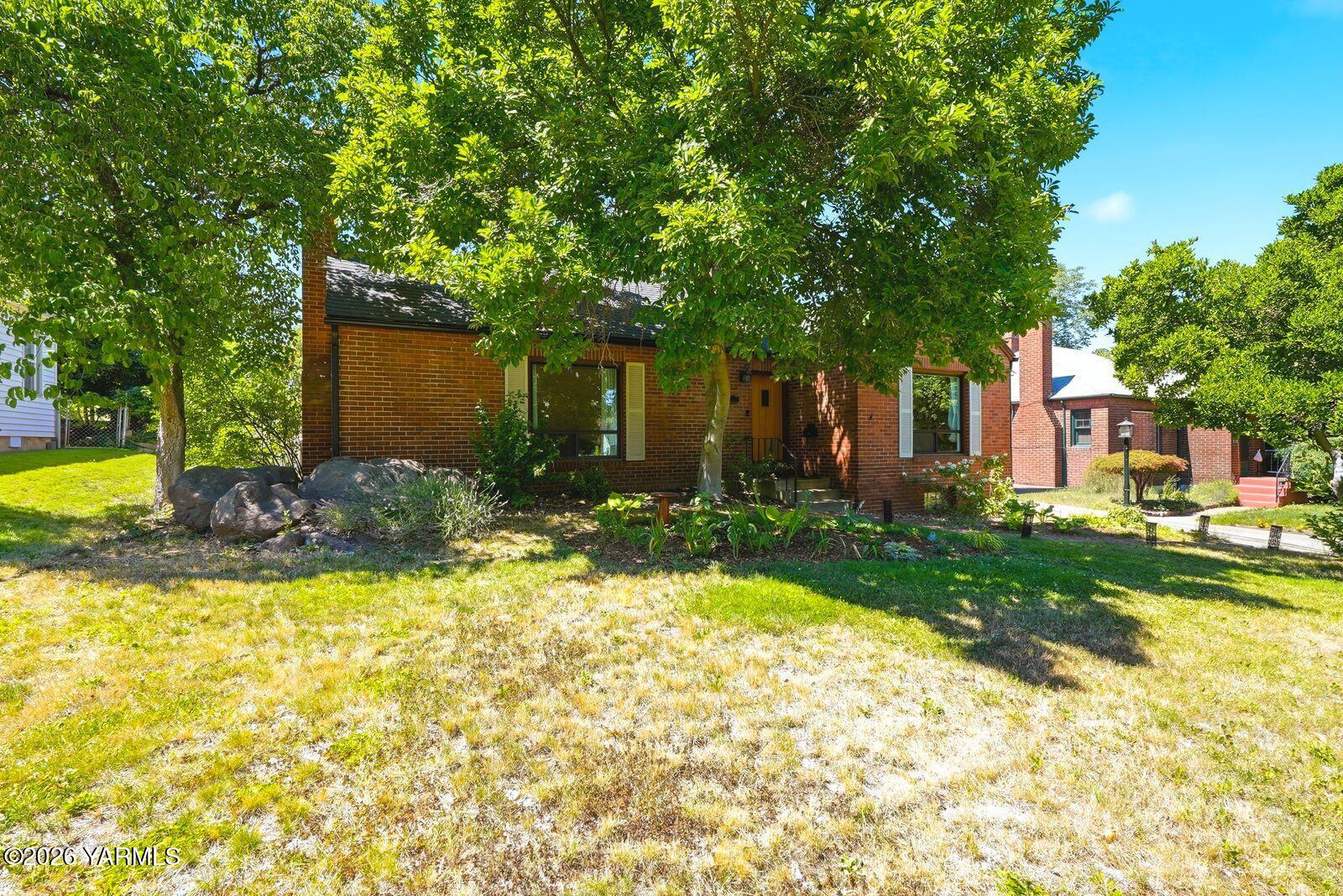 216 N 25th Ave