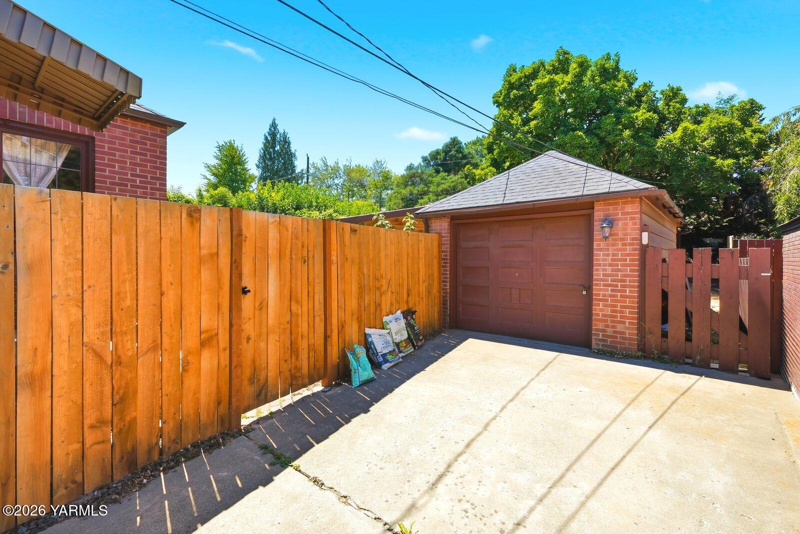 216 N 25th Ave