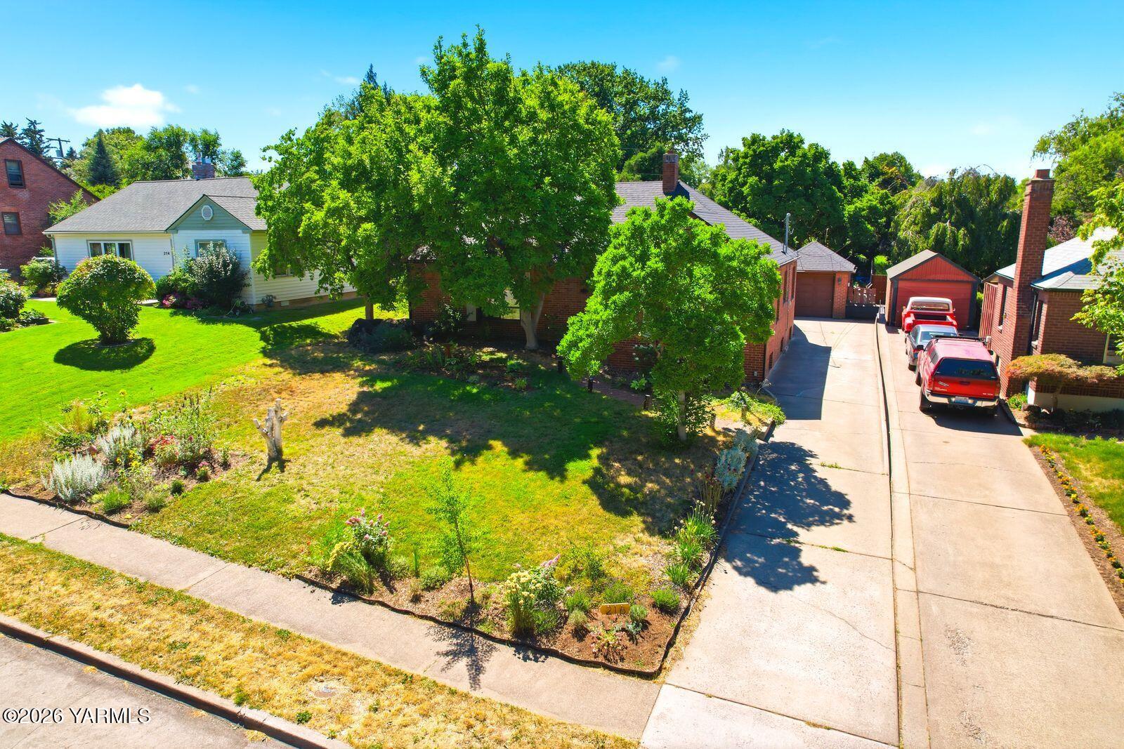 216 N 25th Ave