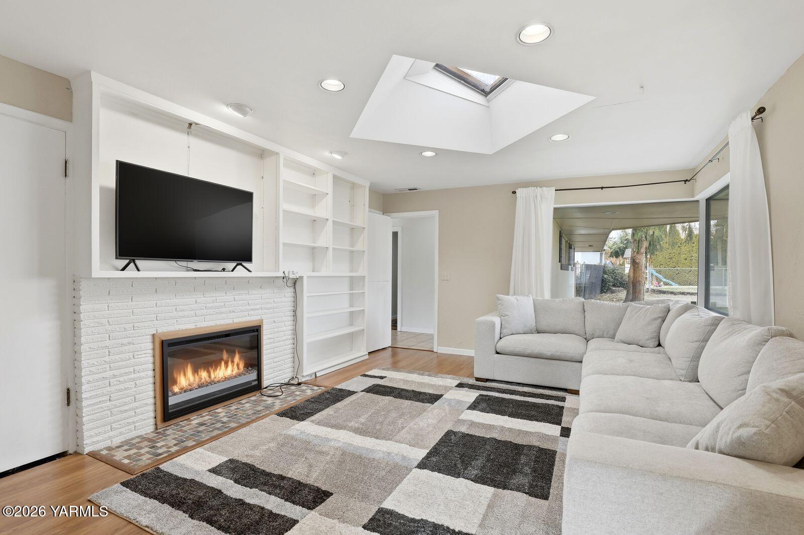 622 Pickens Rd