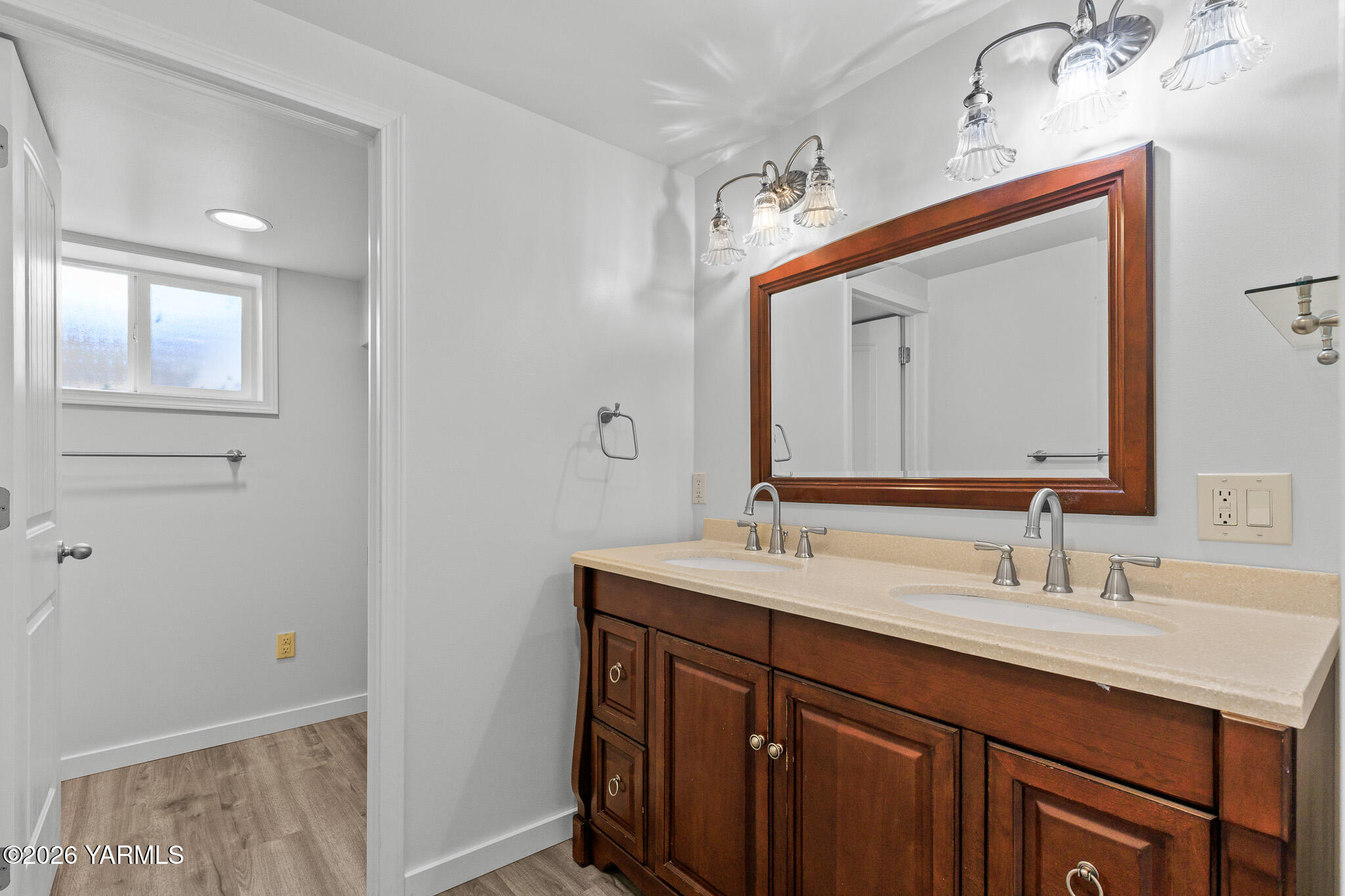 402 S 35th Ave