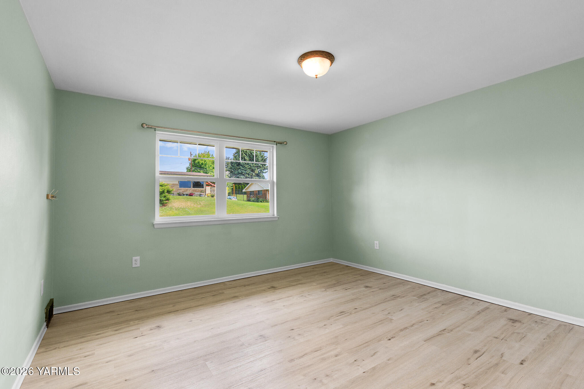 402 S 35th Ave