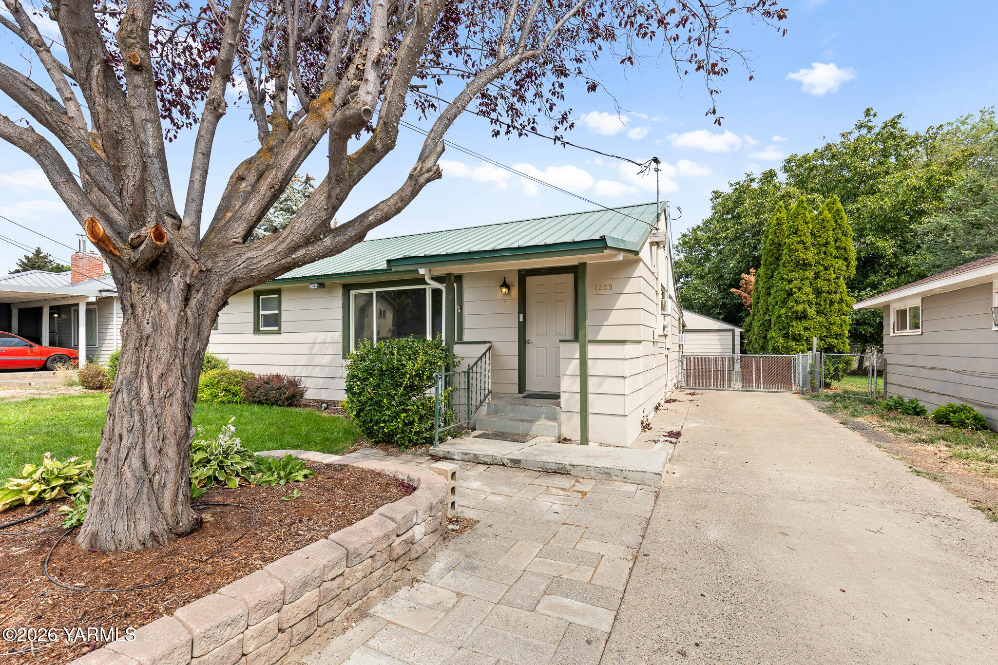 1205 S 34th Ave