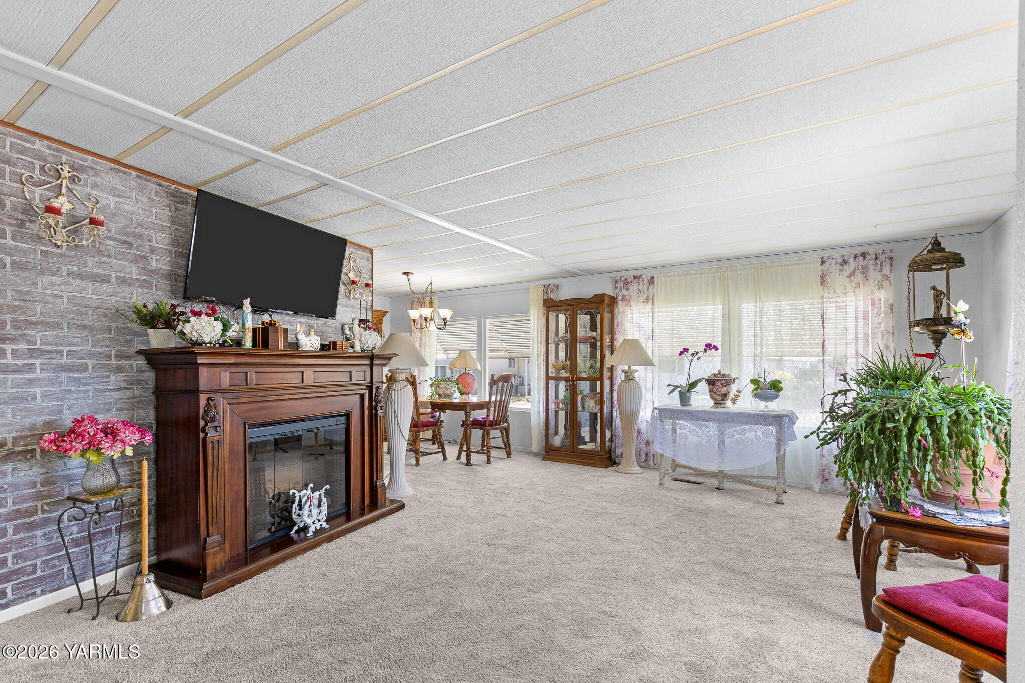 18 W Washington Ave Unit: 23