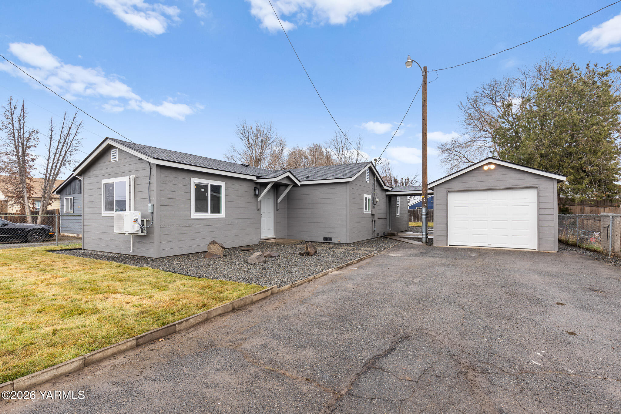 2807 S 4th St