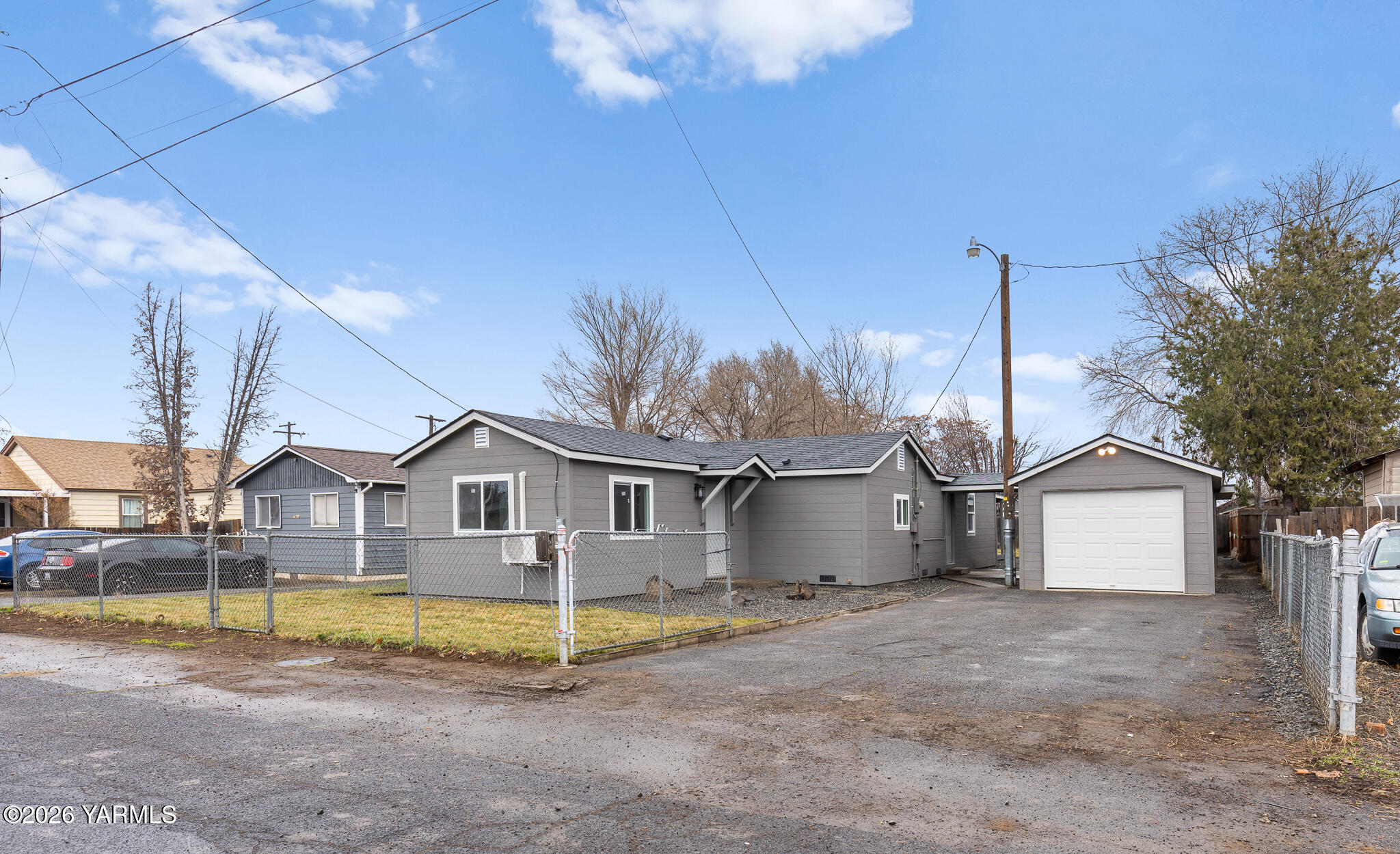 2807 S 4th St