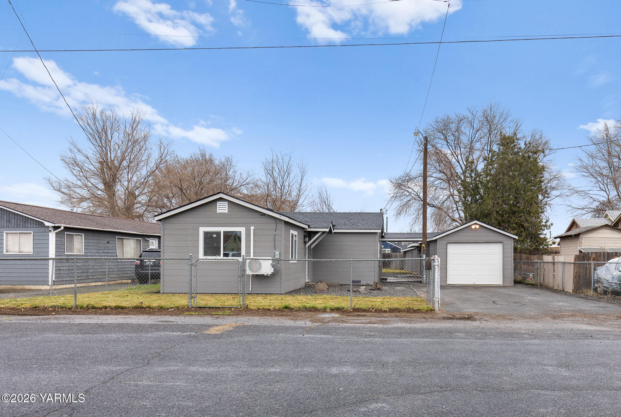 2807 S 4th St