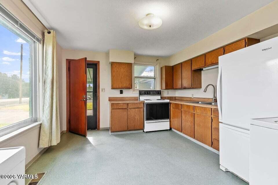 2608 S 16th Ave