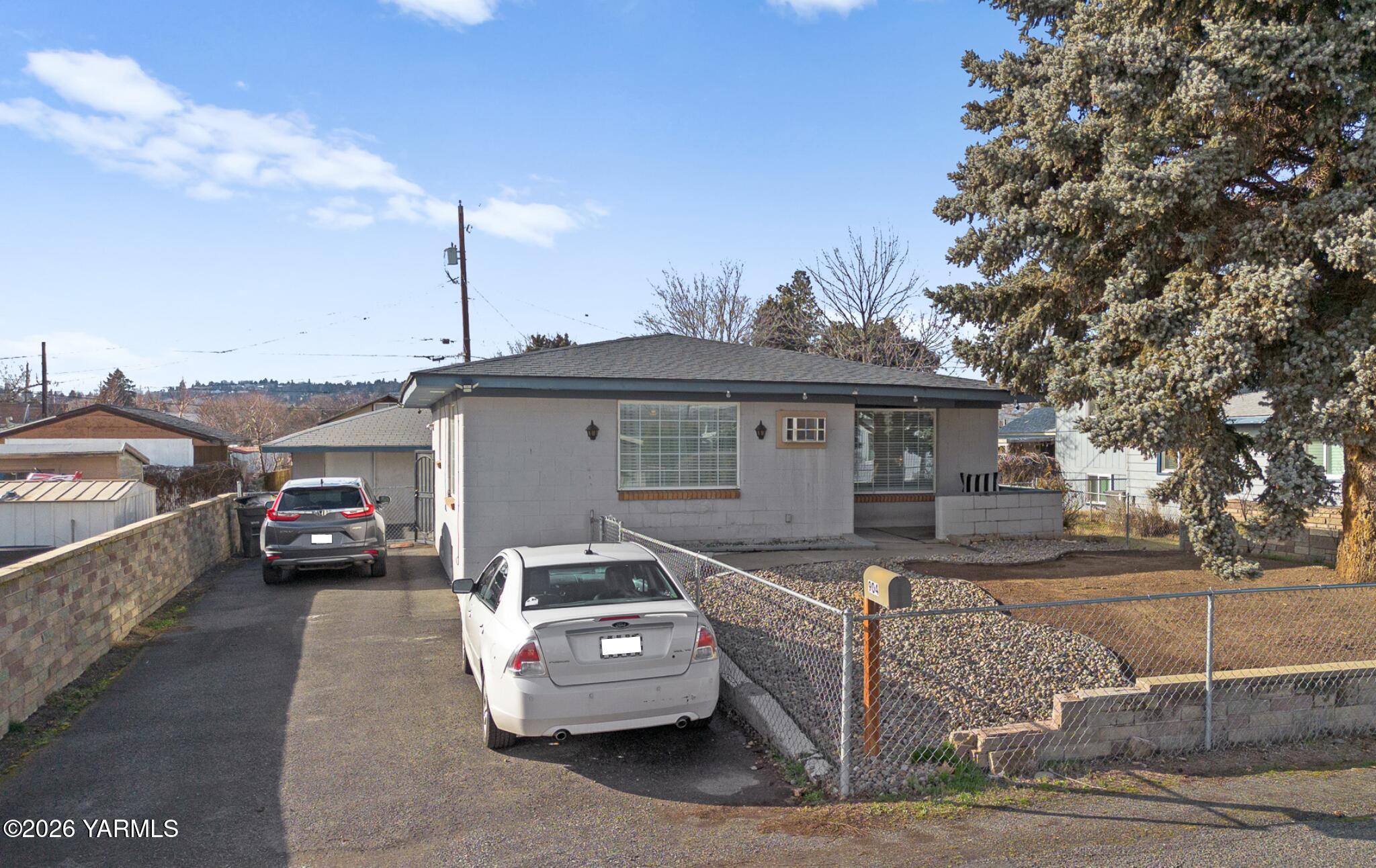 904 N 28th Ave