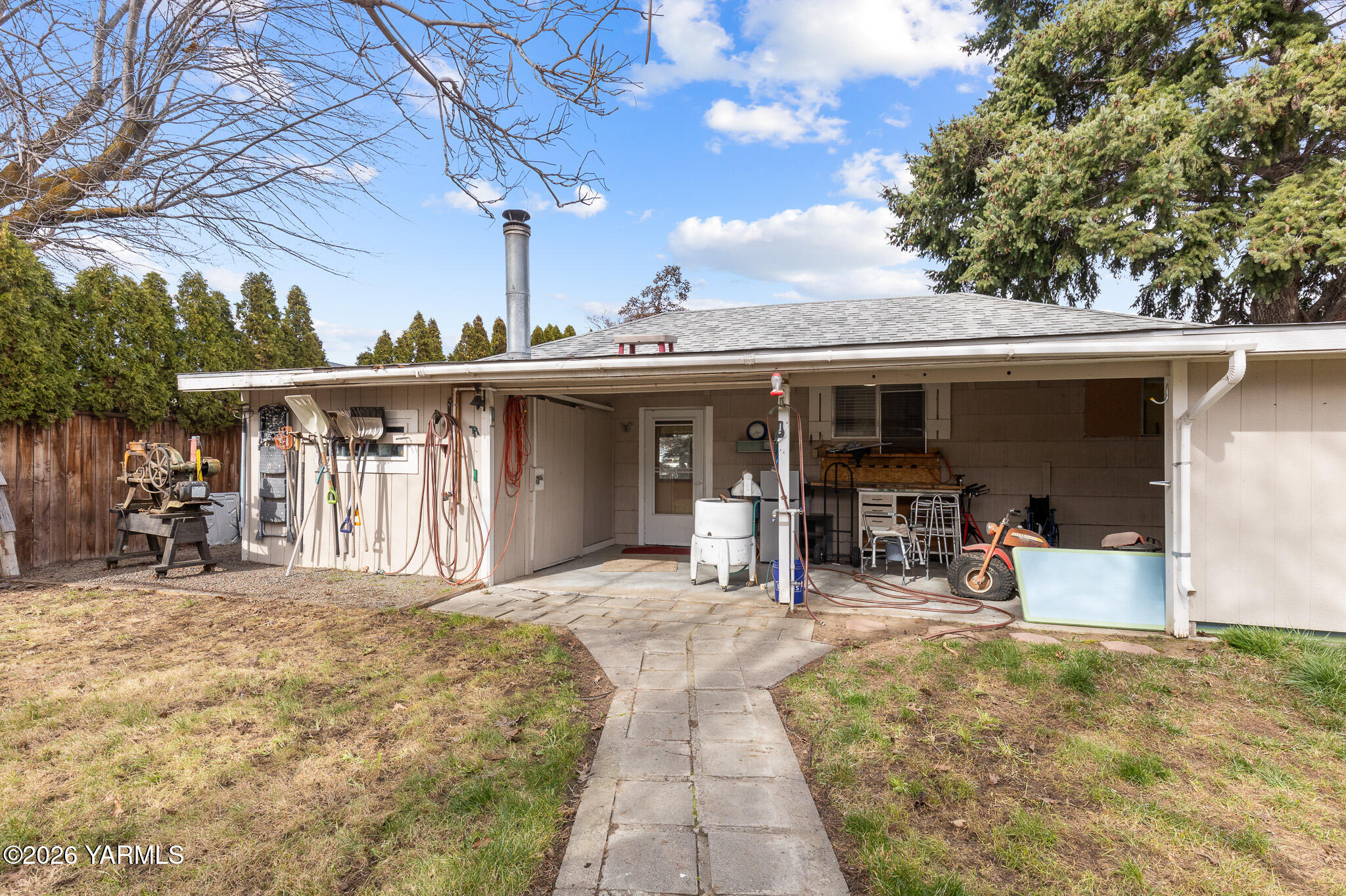 2404 Willow St