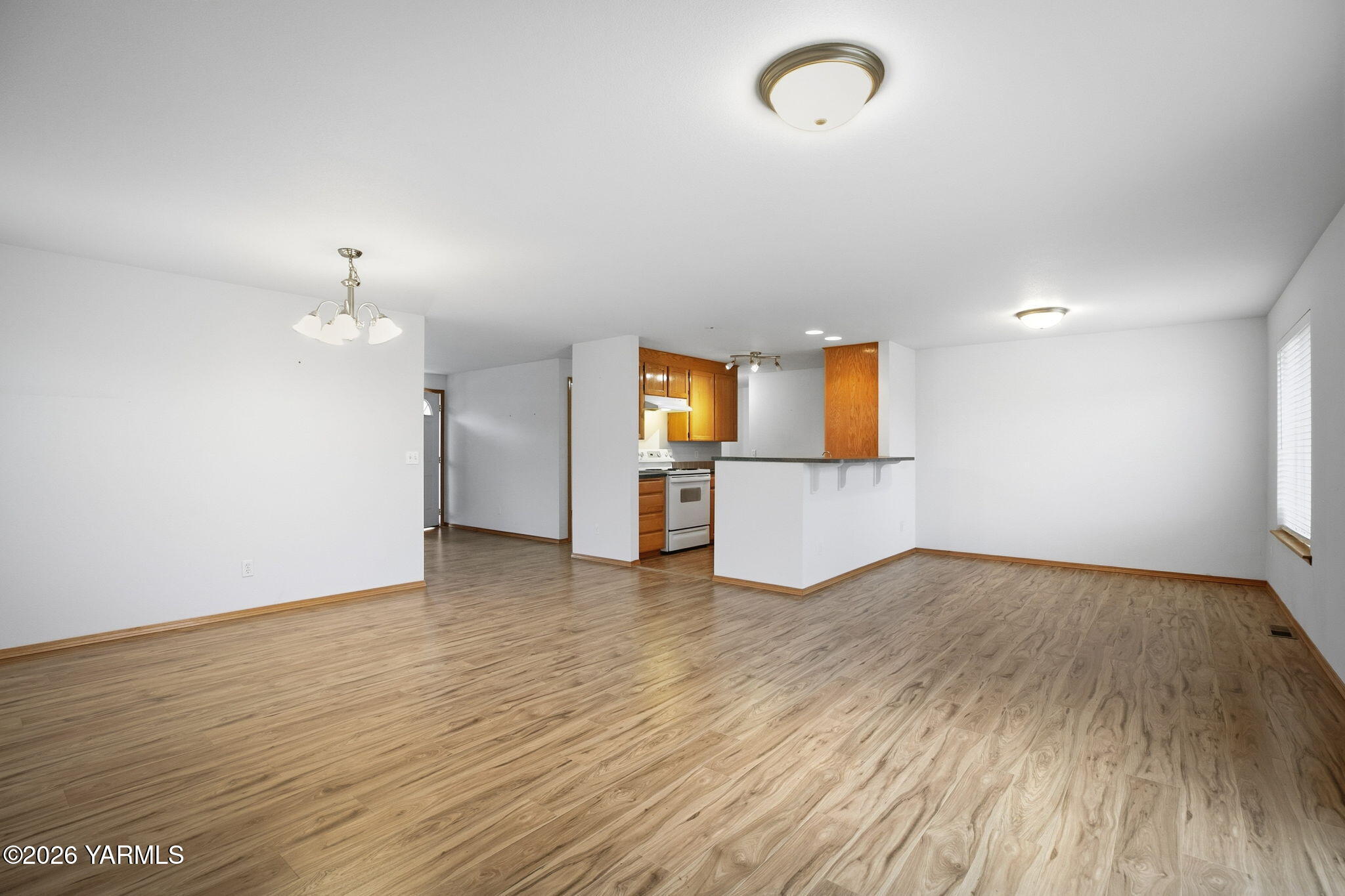 7702 Douglas Dr
