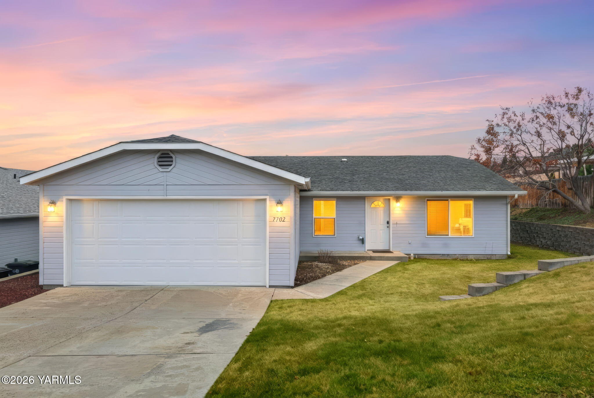 7702 Douglas Dr