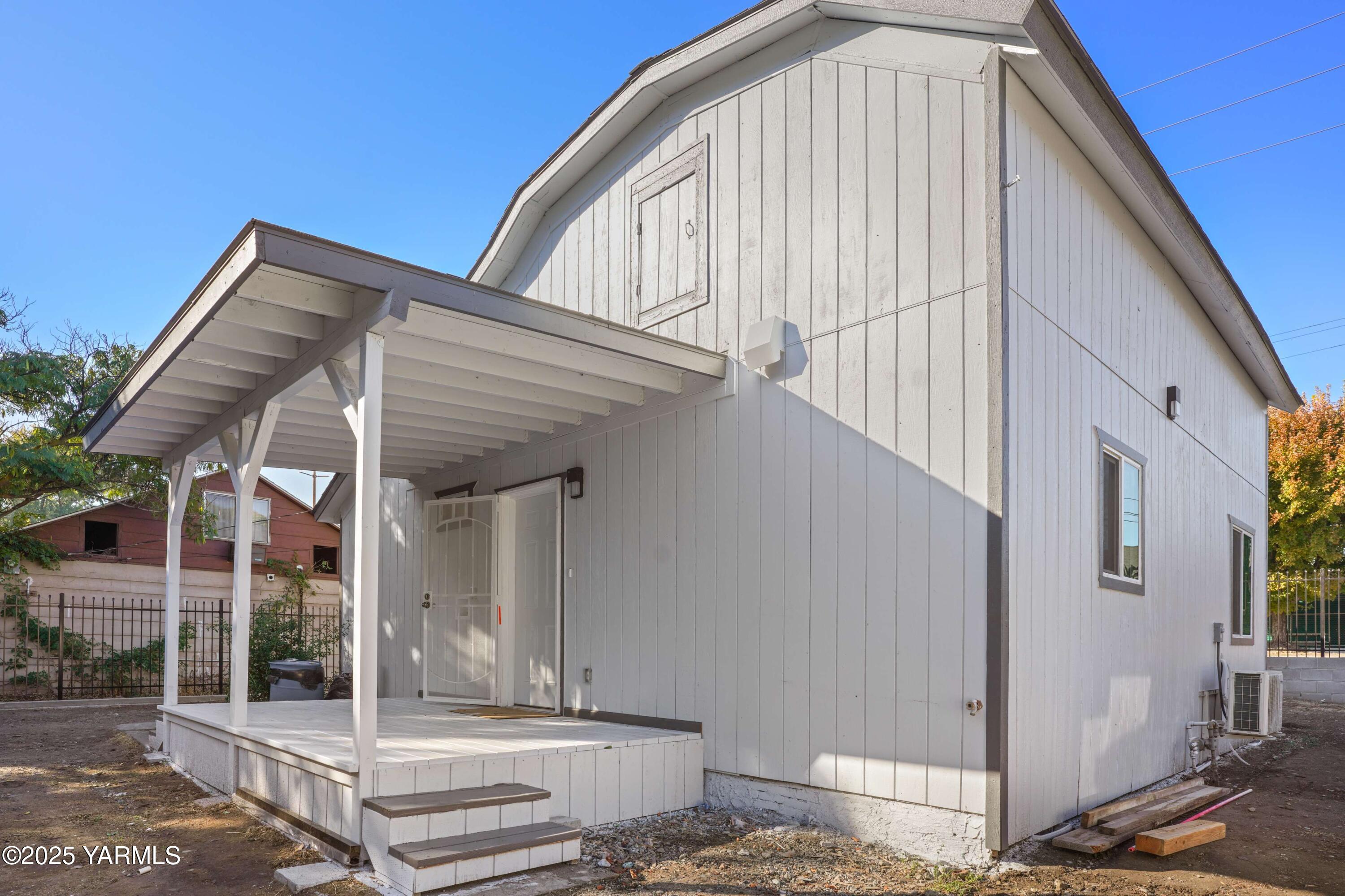 105 S Fair Ave