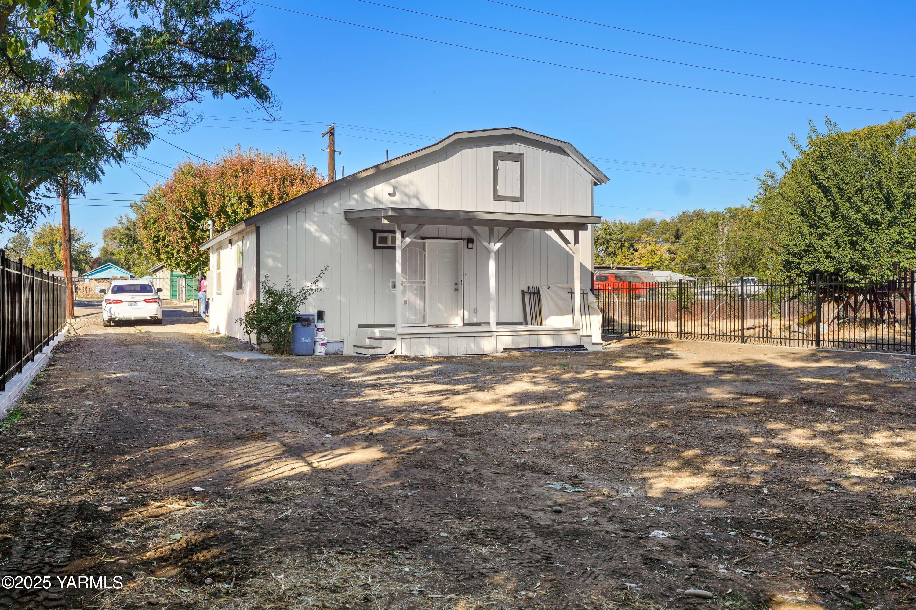 105 S Fair Ave