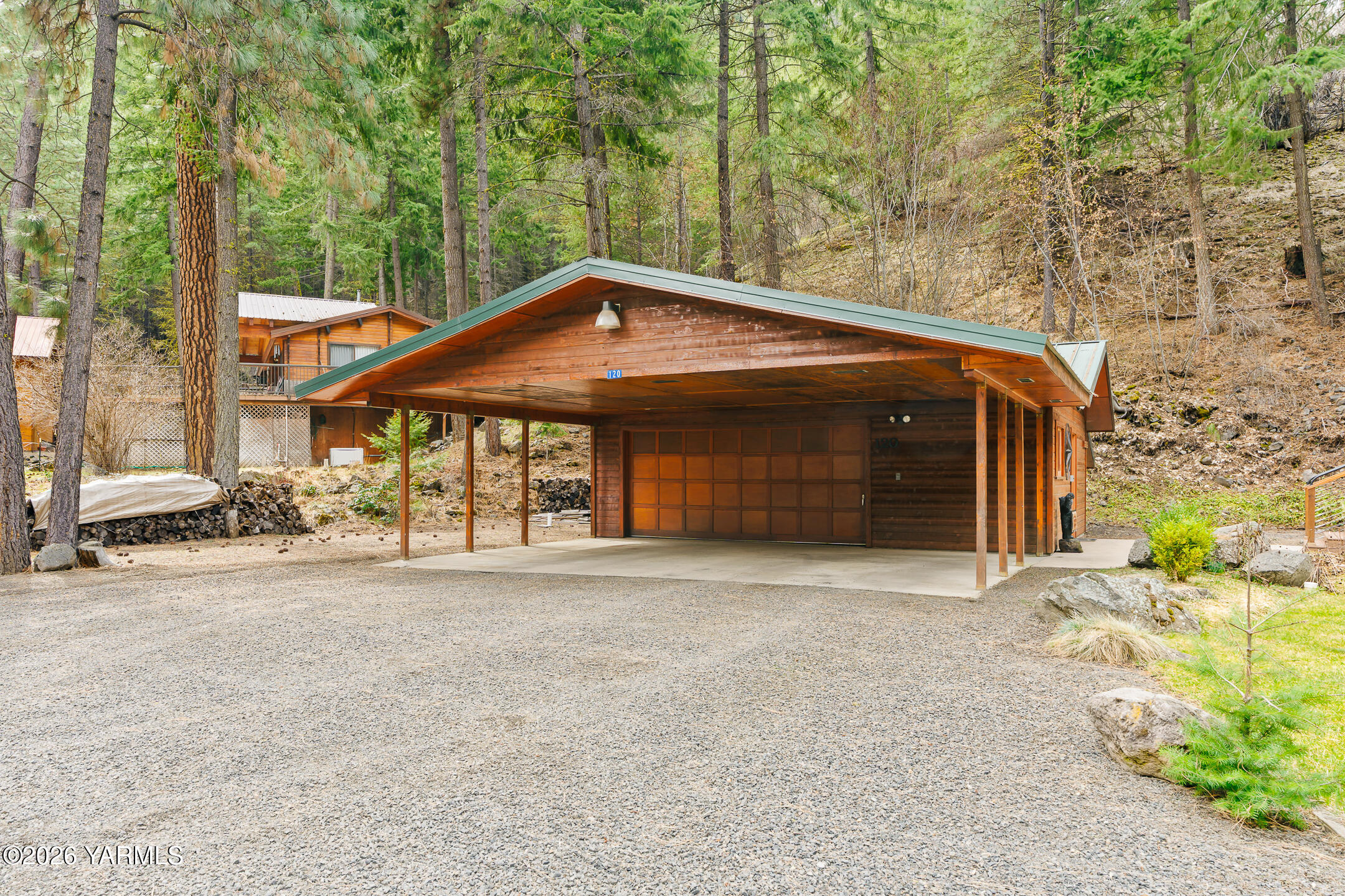 120 Eagles Ridge Ln