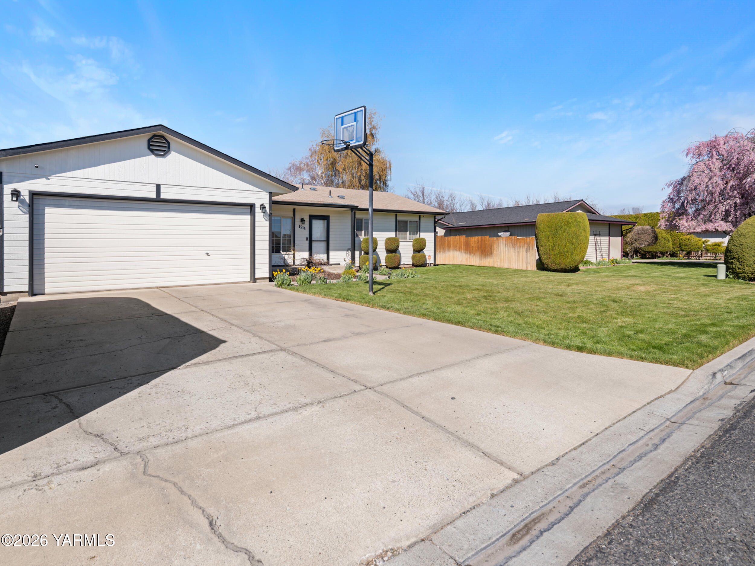 1514 S 74th Ave