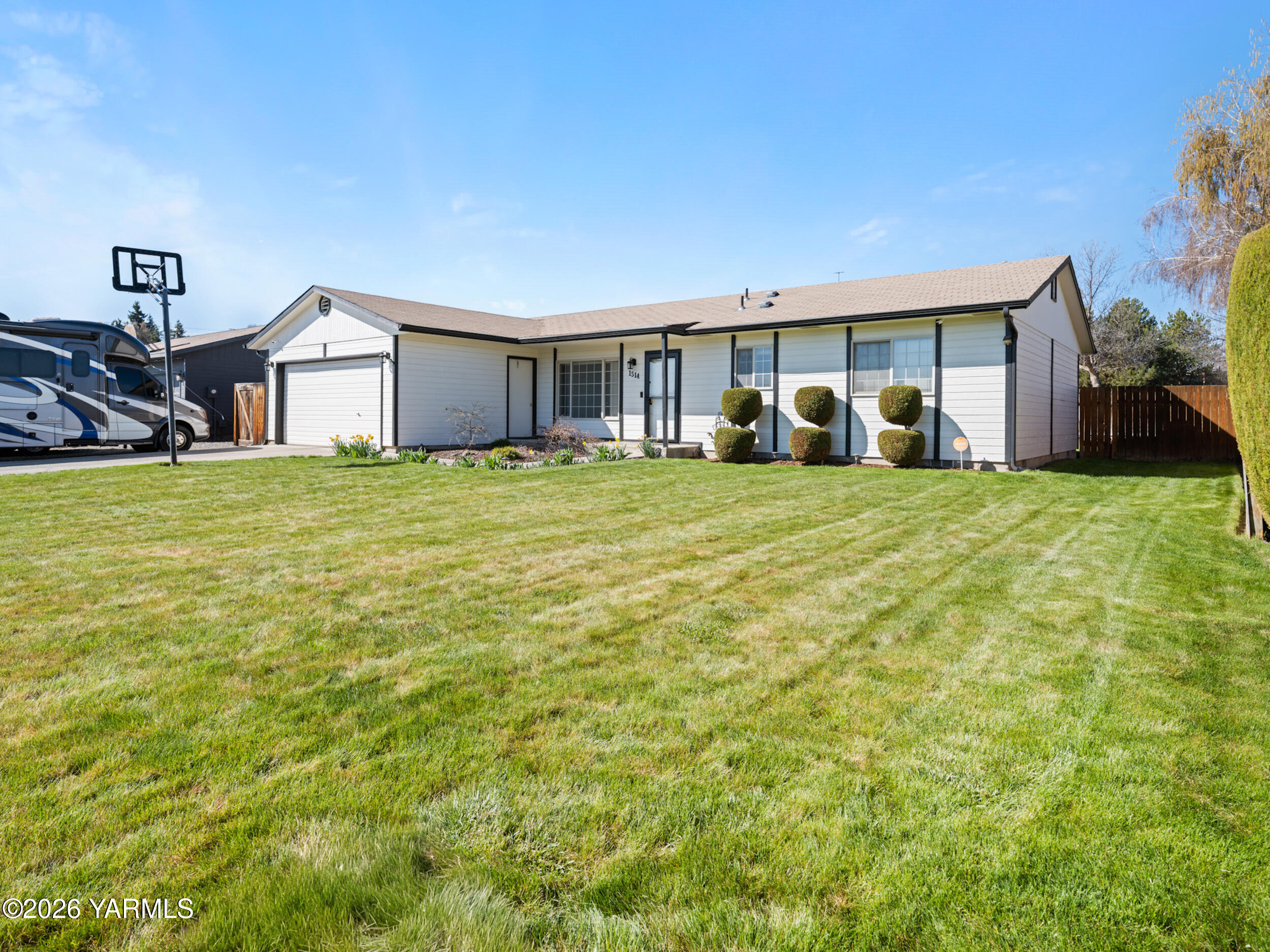 1514 S 74th Ave