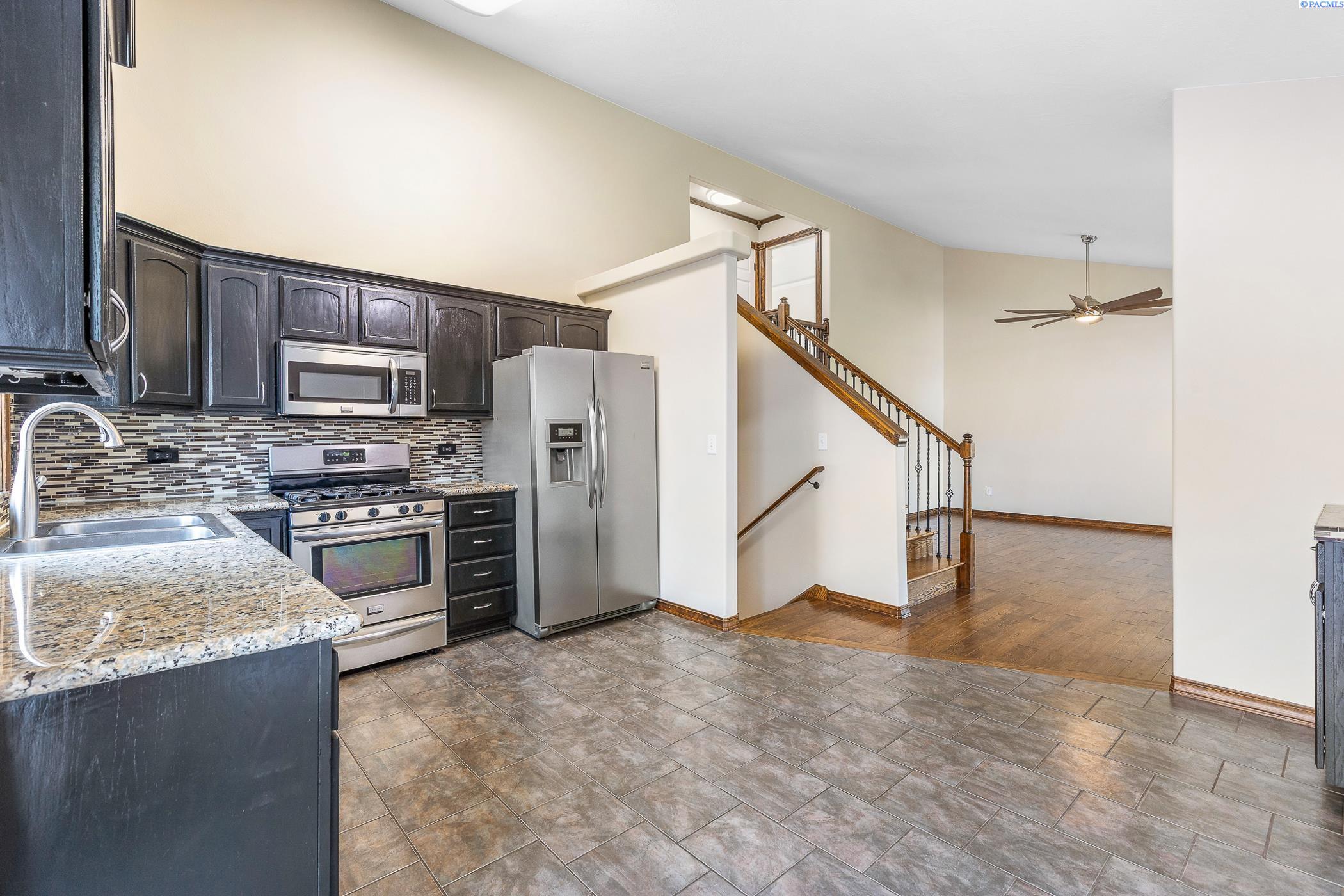 8708 Heathrow Ct