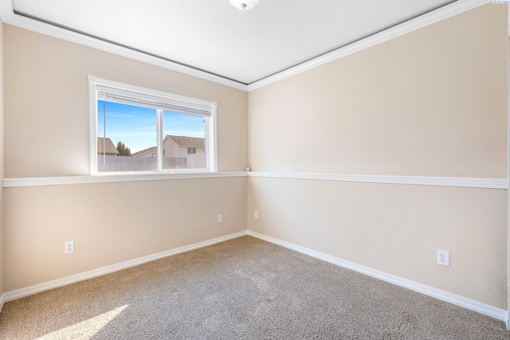 8708 Heathrow Ct