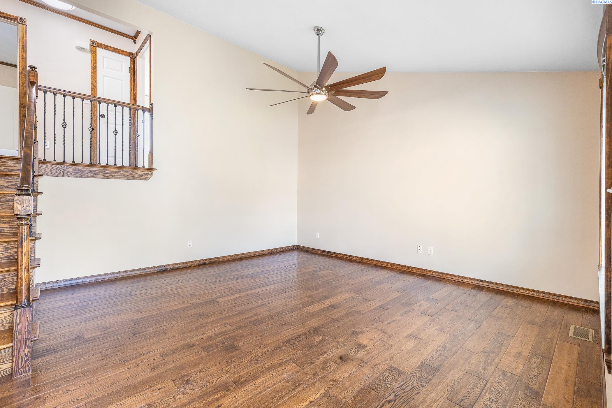 8708 Heathrow Ct