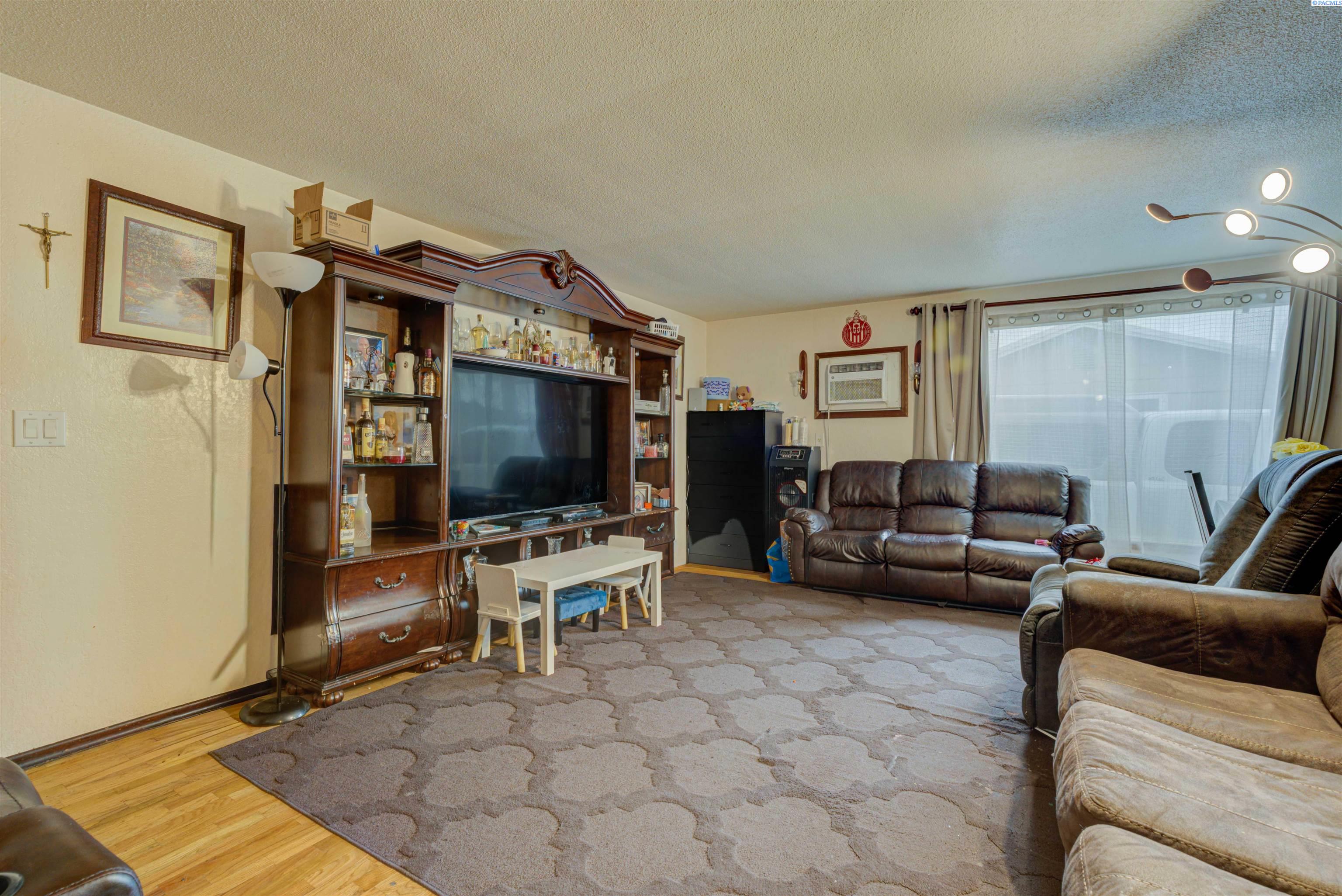 1603 N Road 32