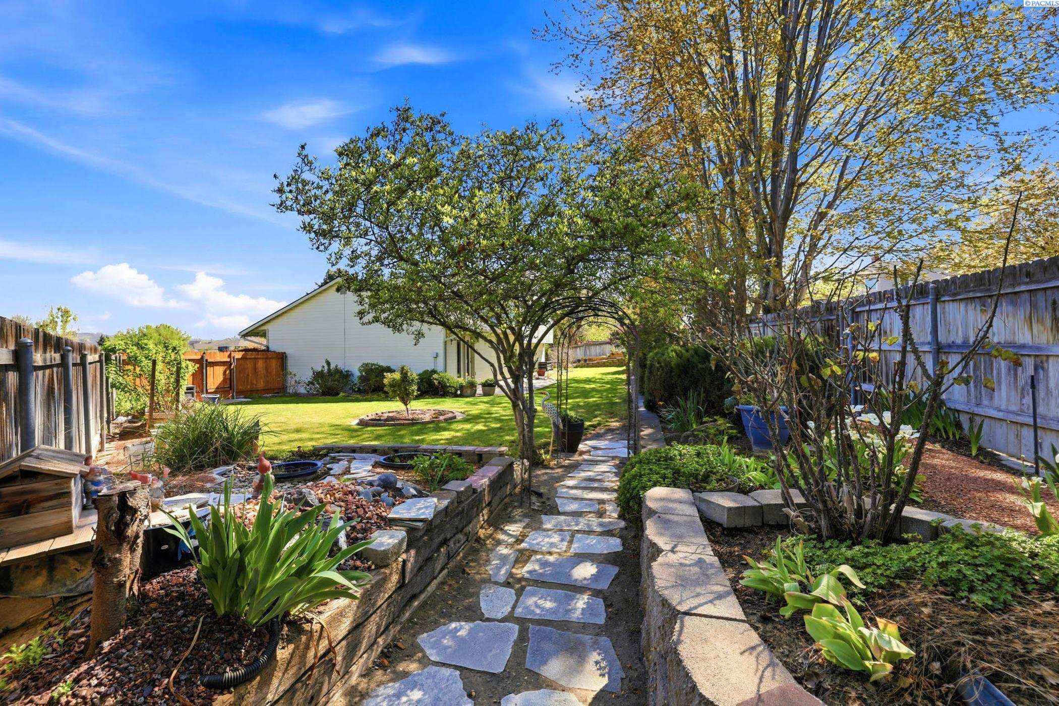 203 Lasiandra Ct