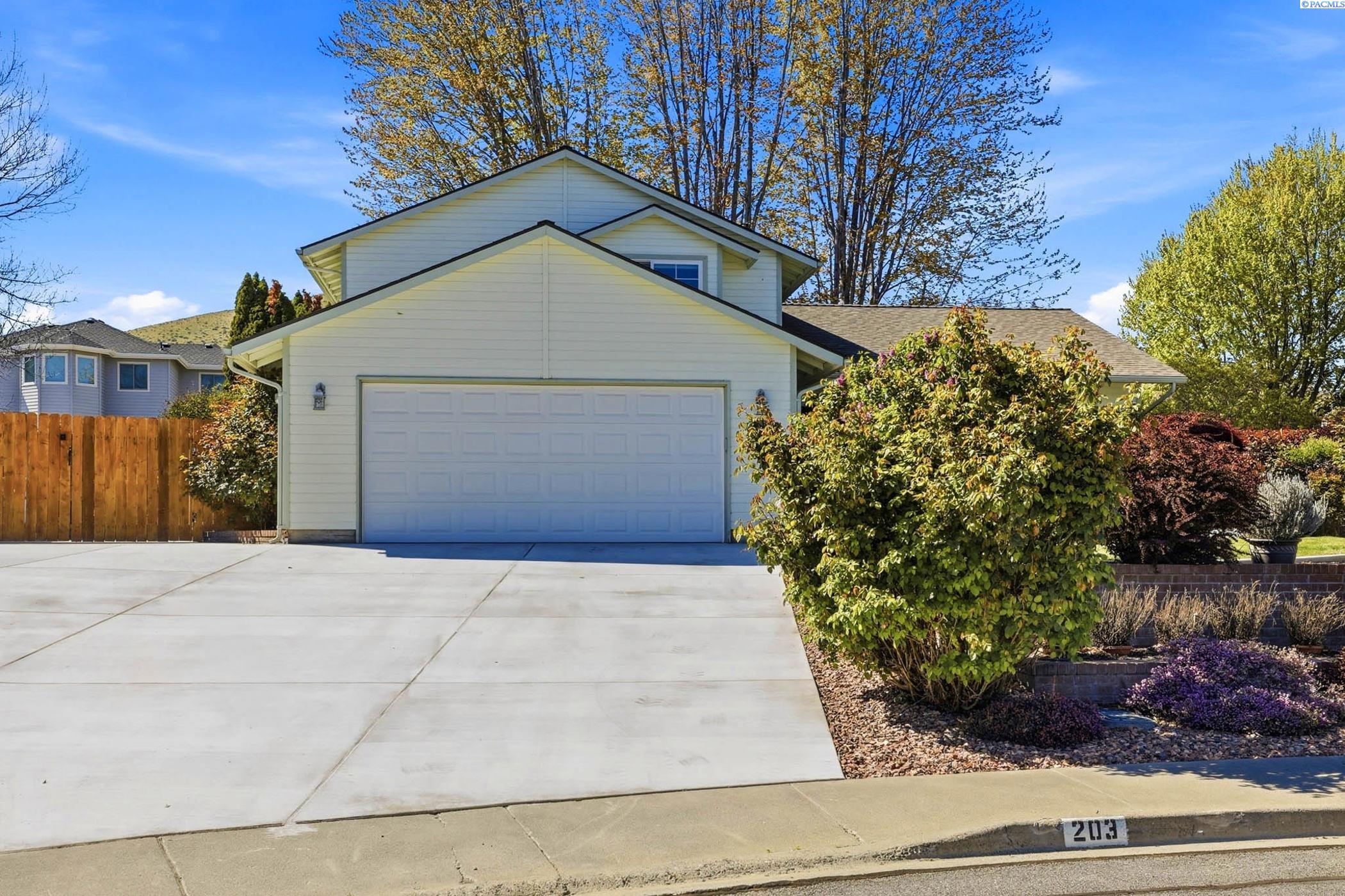 203 Lasiandra Ct