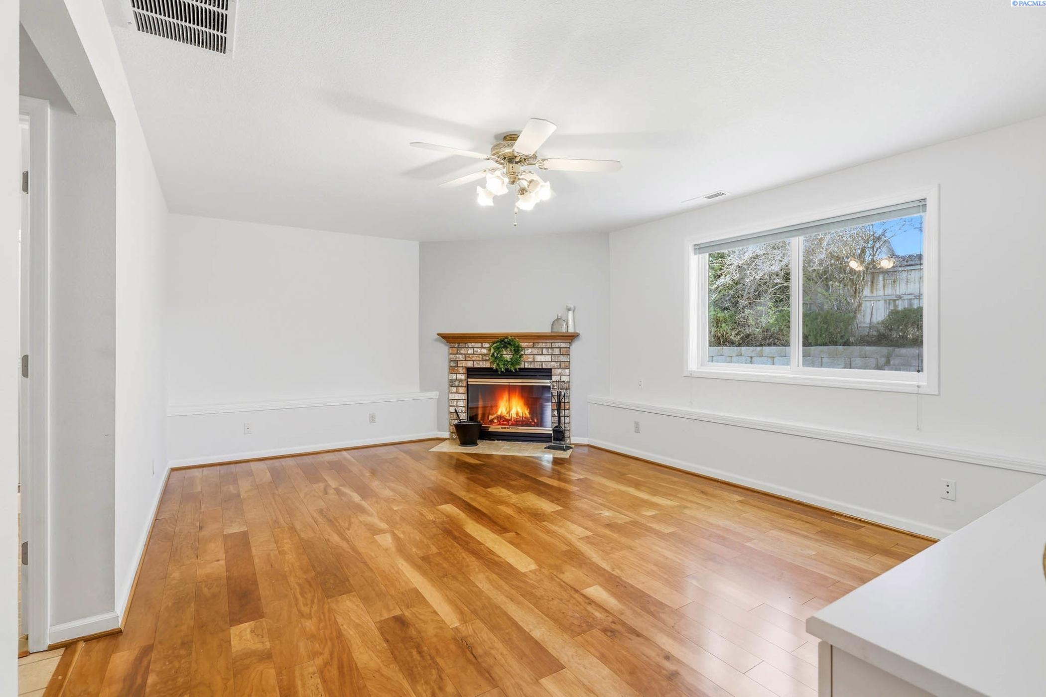 203 Lasiandra Ct