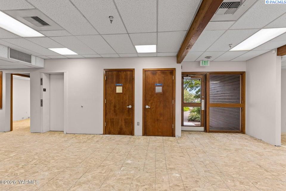 303 S 12th Ave