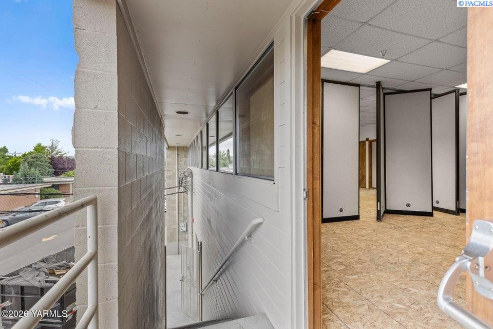 303 S 12th Ave