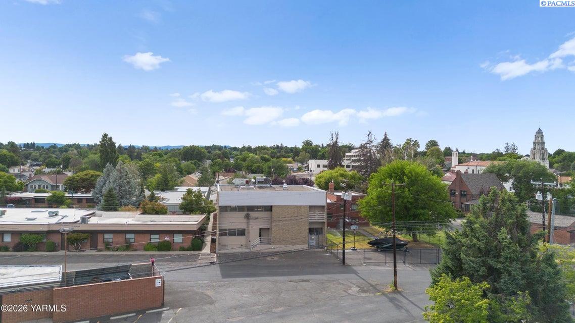 303 S 12th Ave