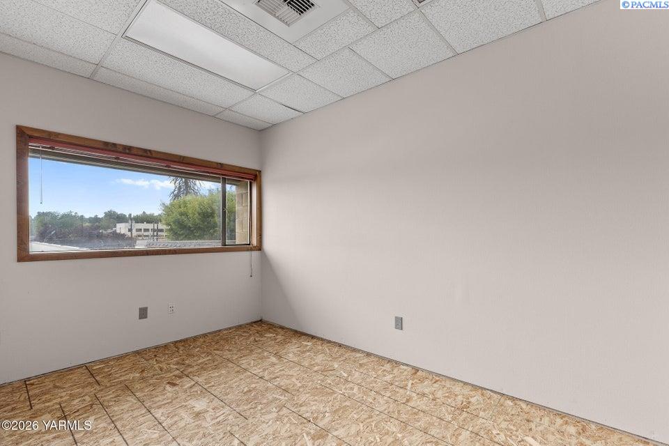 303 S 12th Ave