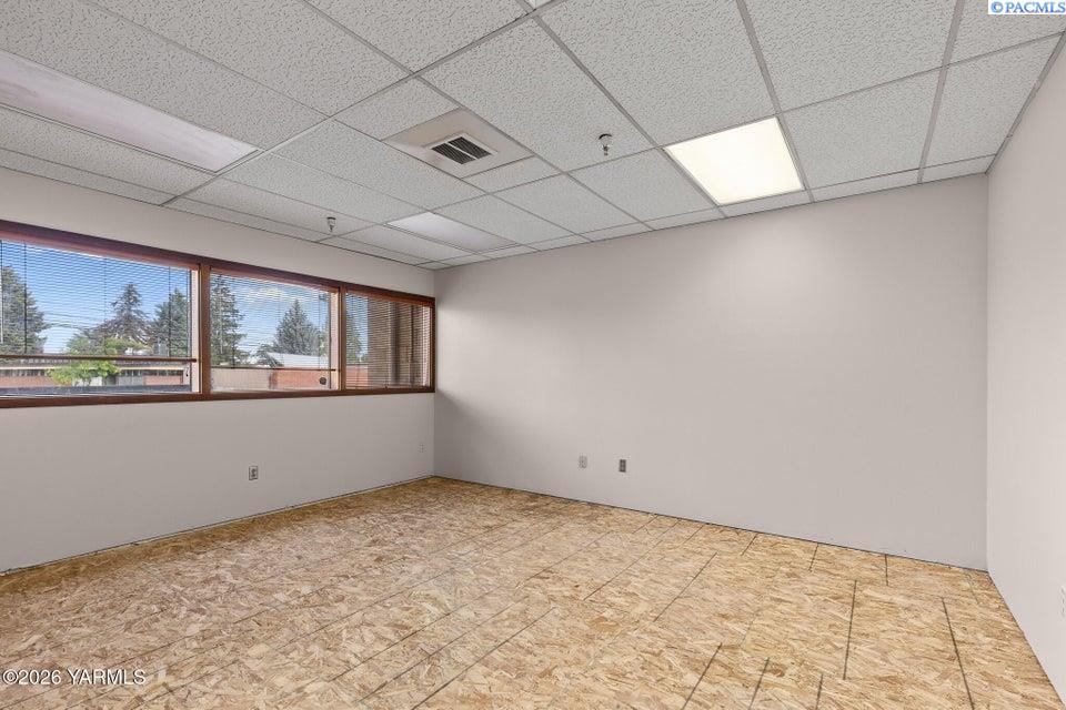 303 S 12th Ave
