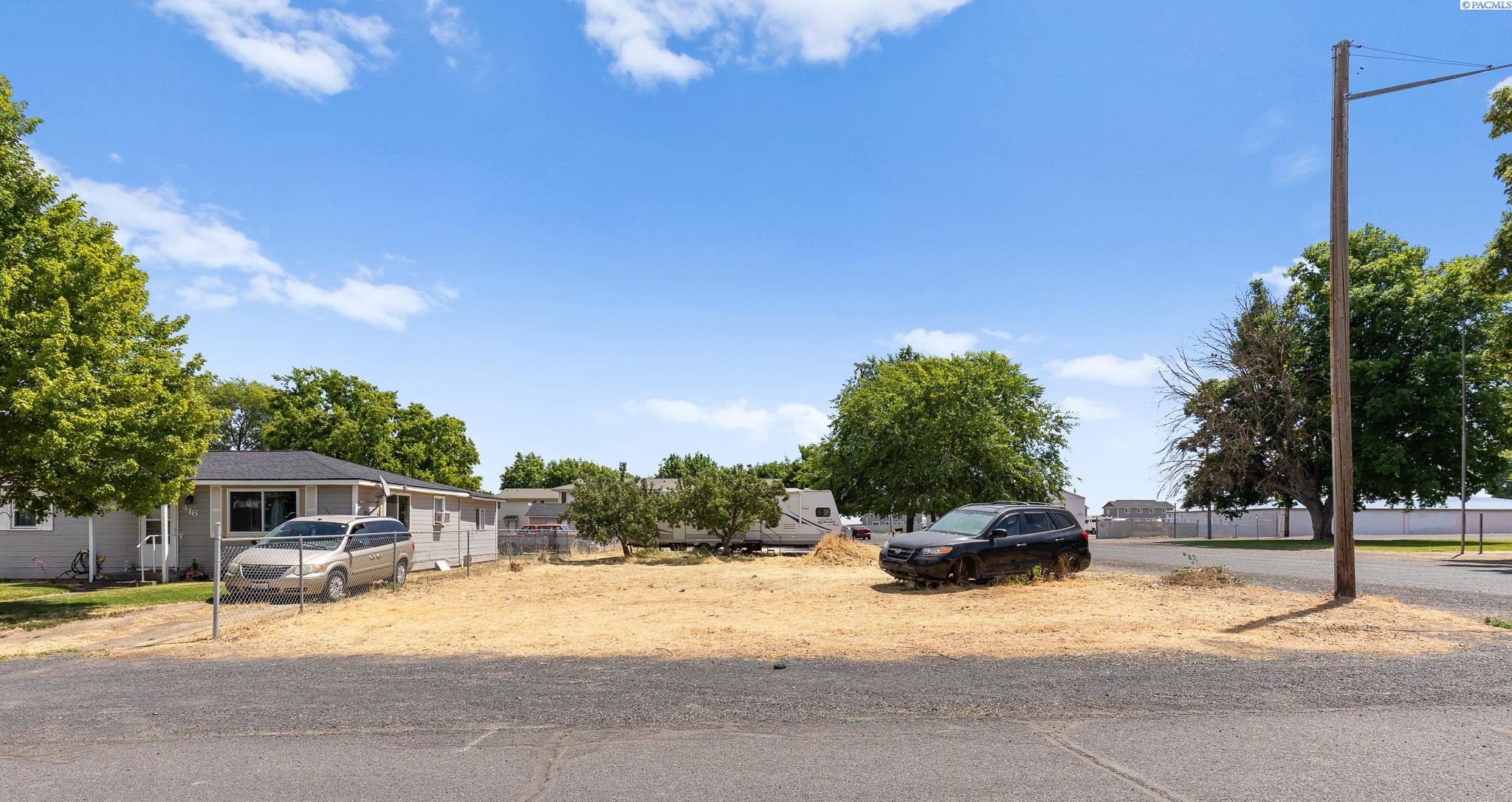 306 E 5th St