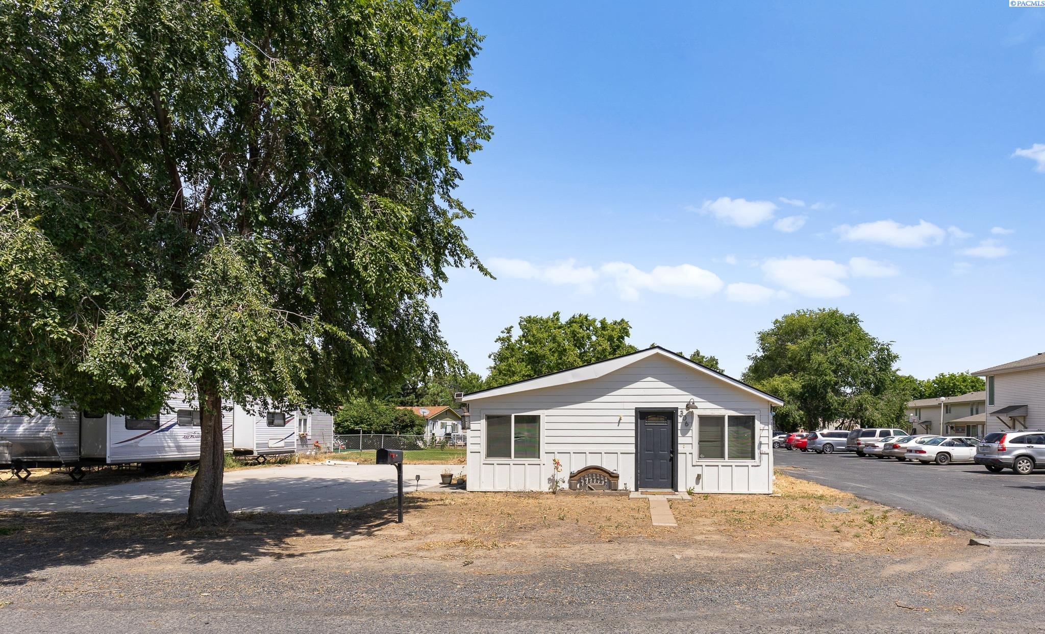 306 E 5th St