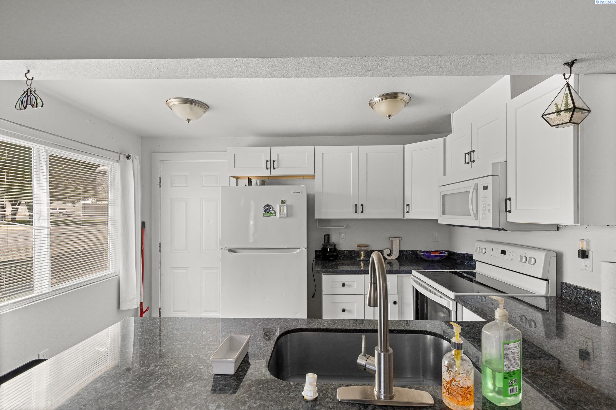 306 E 5th St