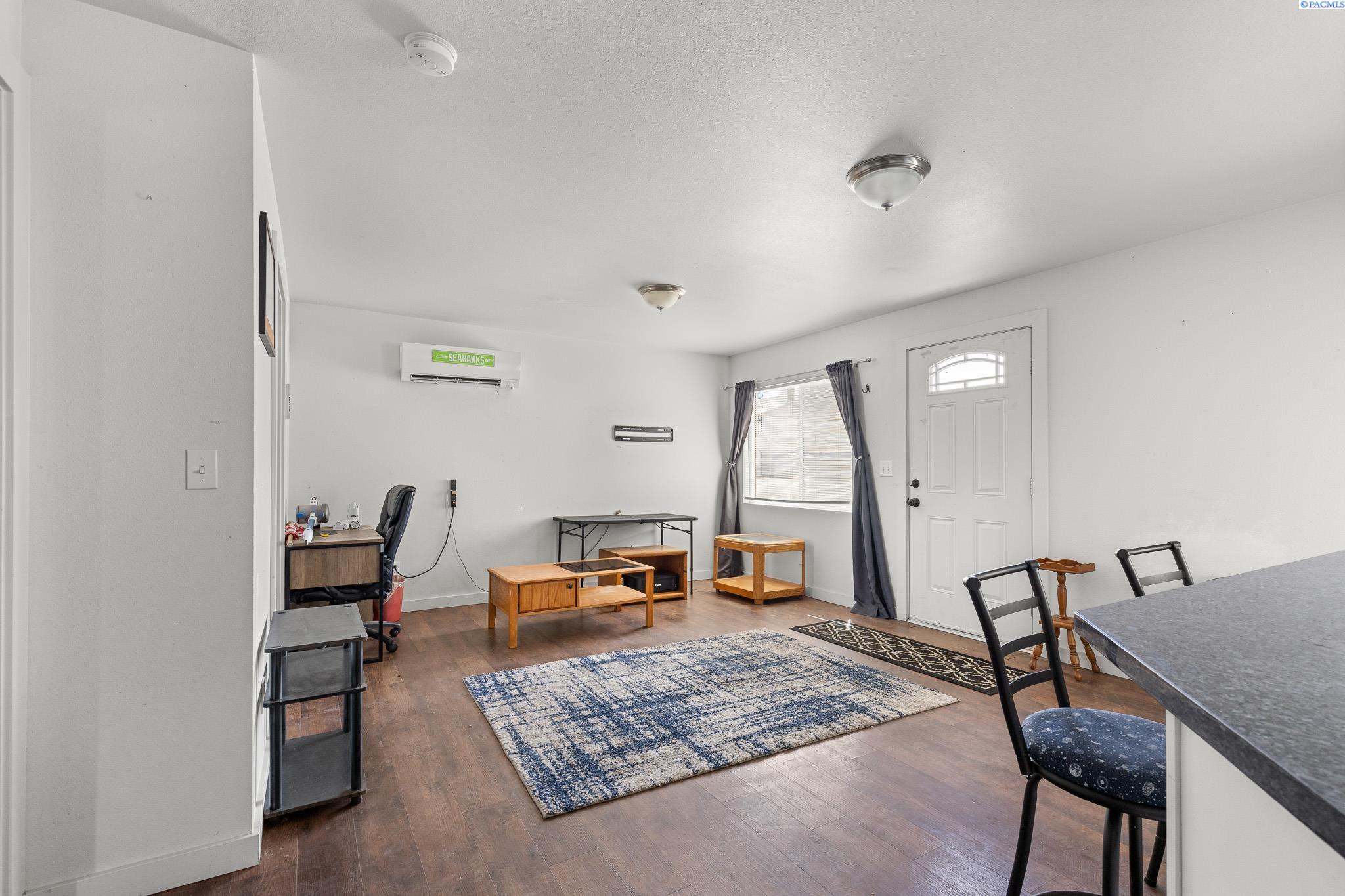 306 E 5th St