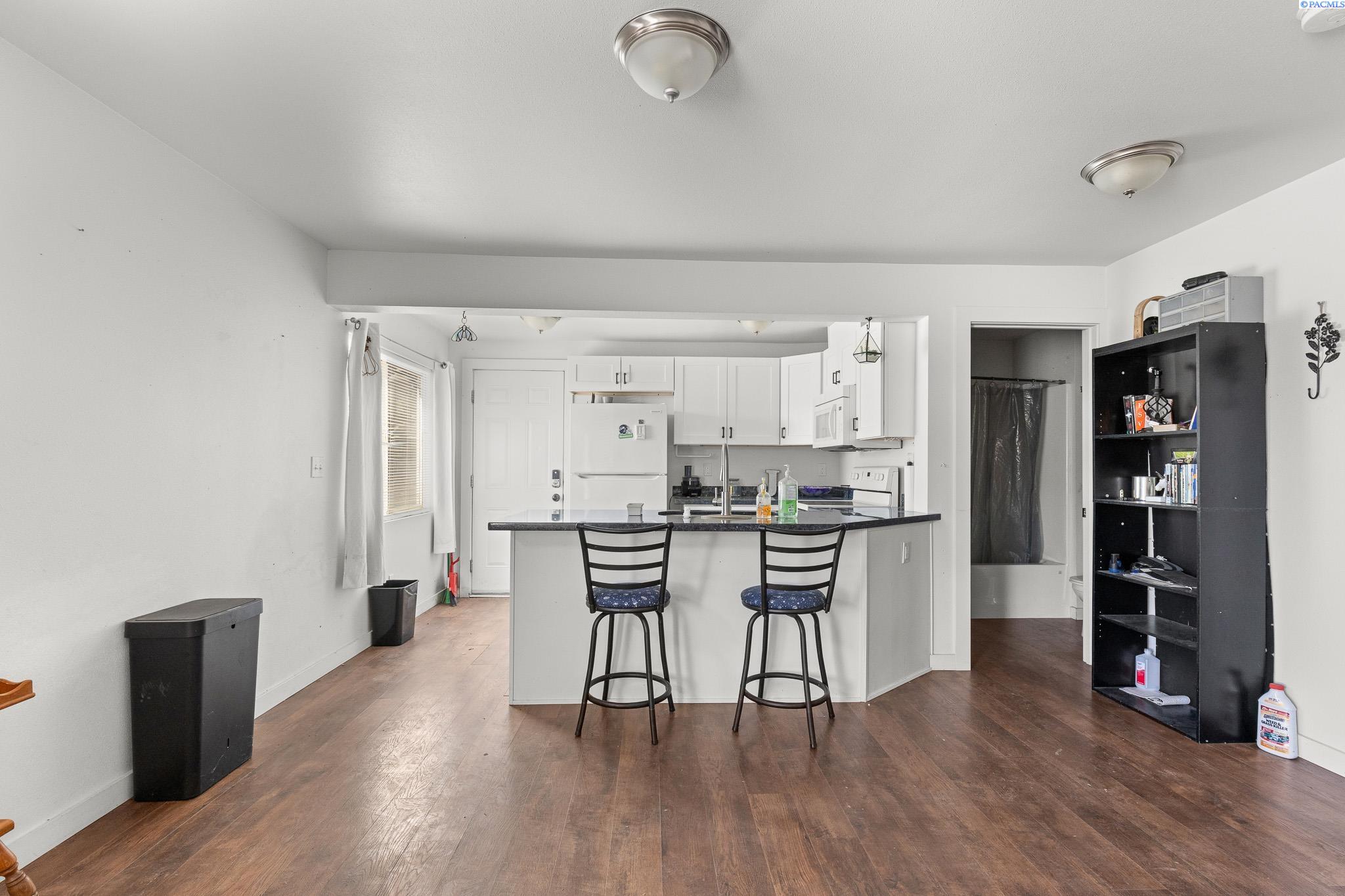 306 E 5th St